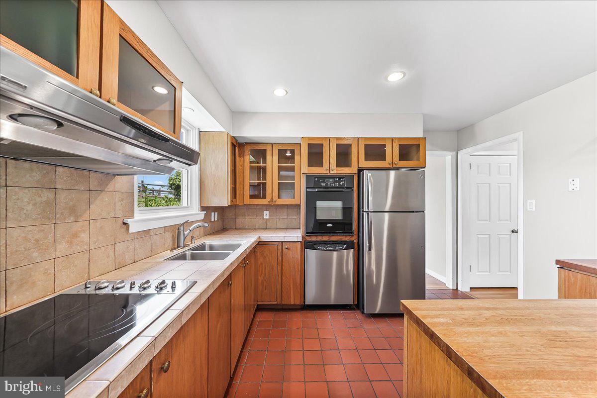FAIRFIELD CREST - Residential
