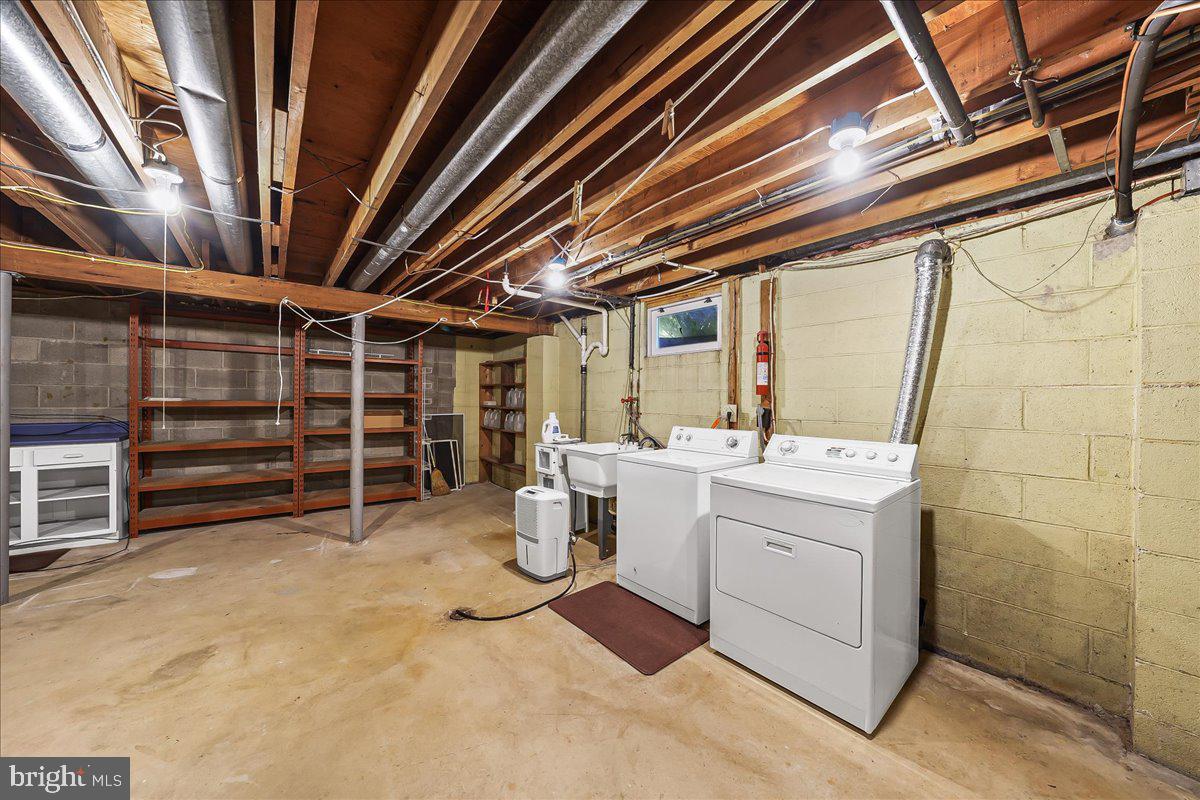 FAIRFIELD CREST - Residential