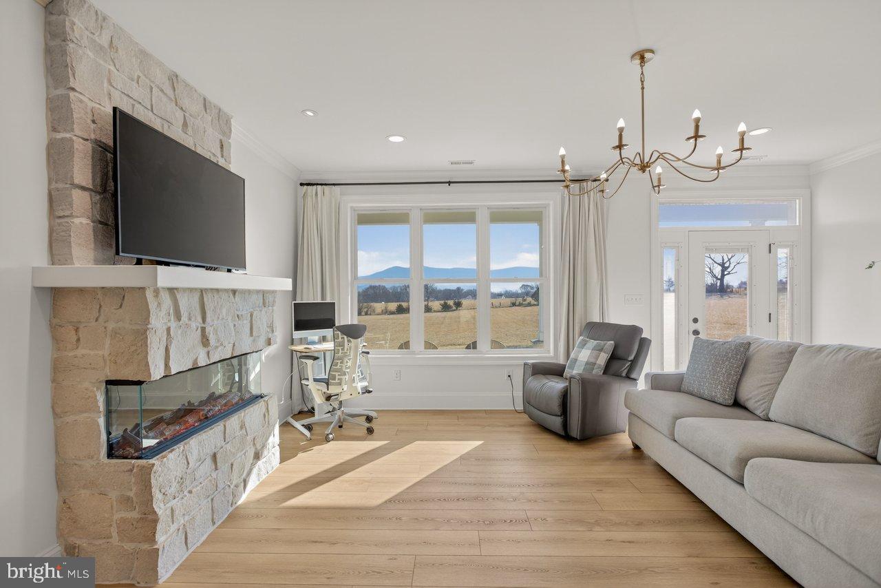 NEAR STANLEY - Residential