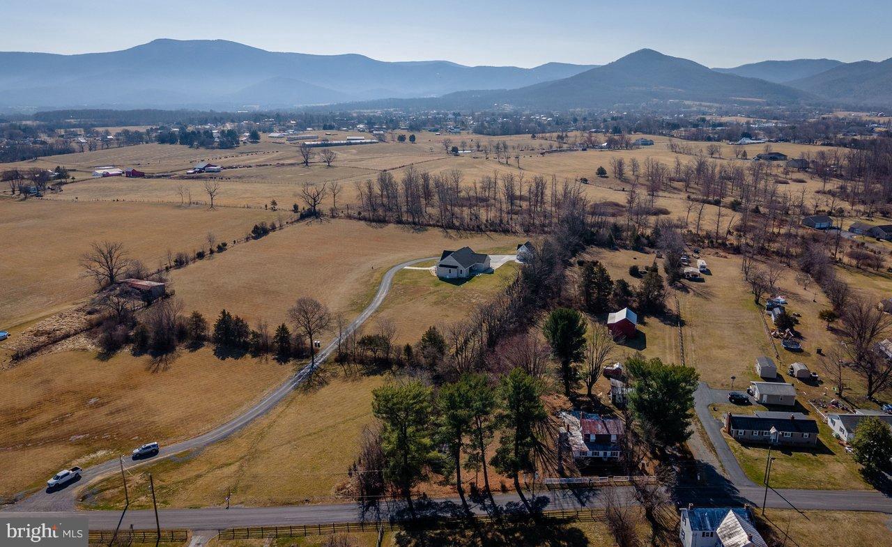 NEAR STANLEY - Residential