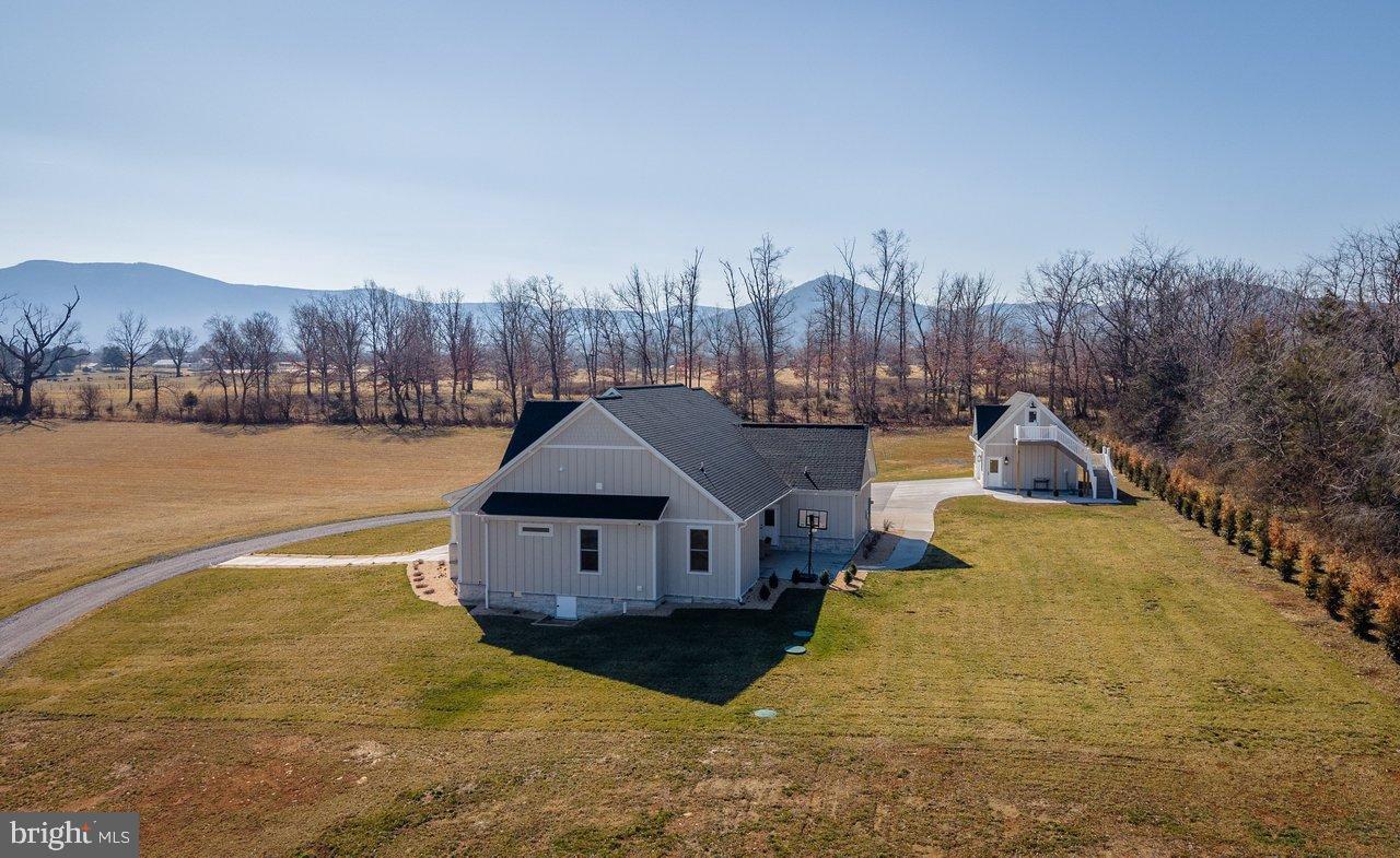 NEAR STANLEY - Residential