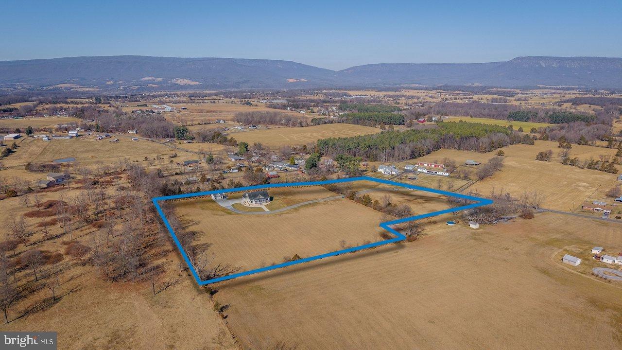 NEAR STANLEY - Residential