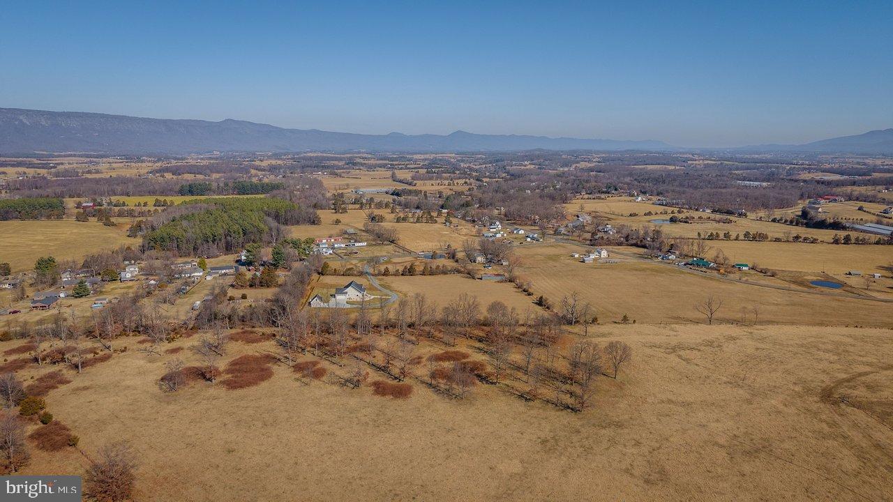 NEAR STANLEY - Residential