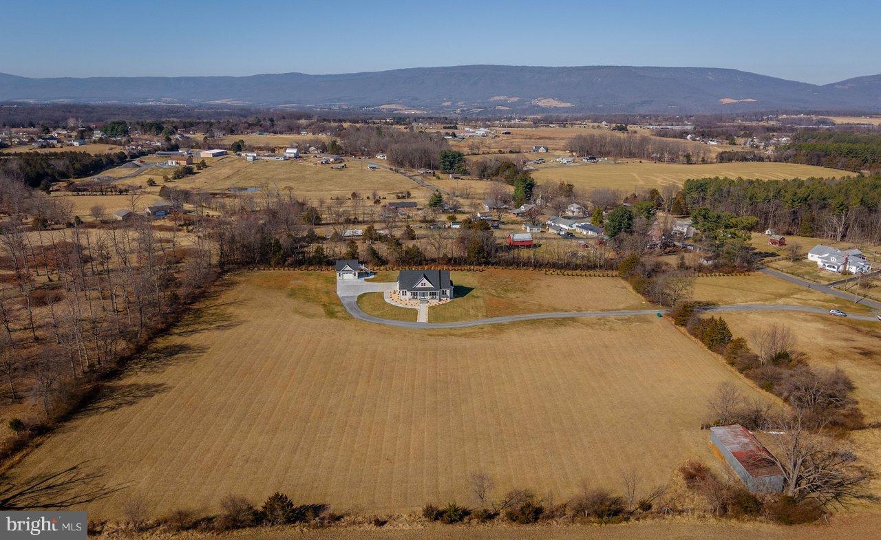 NEAR STANLEY - Residential