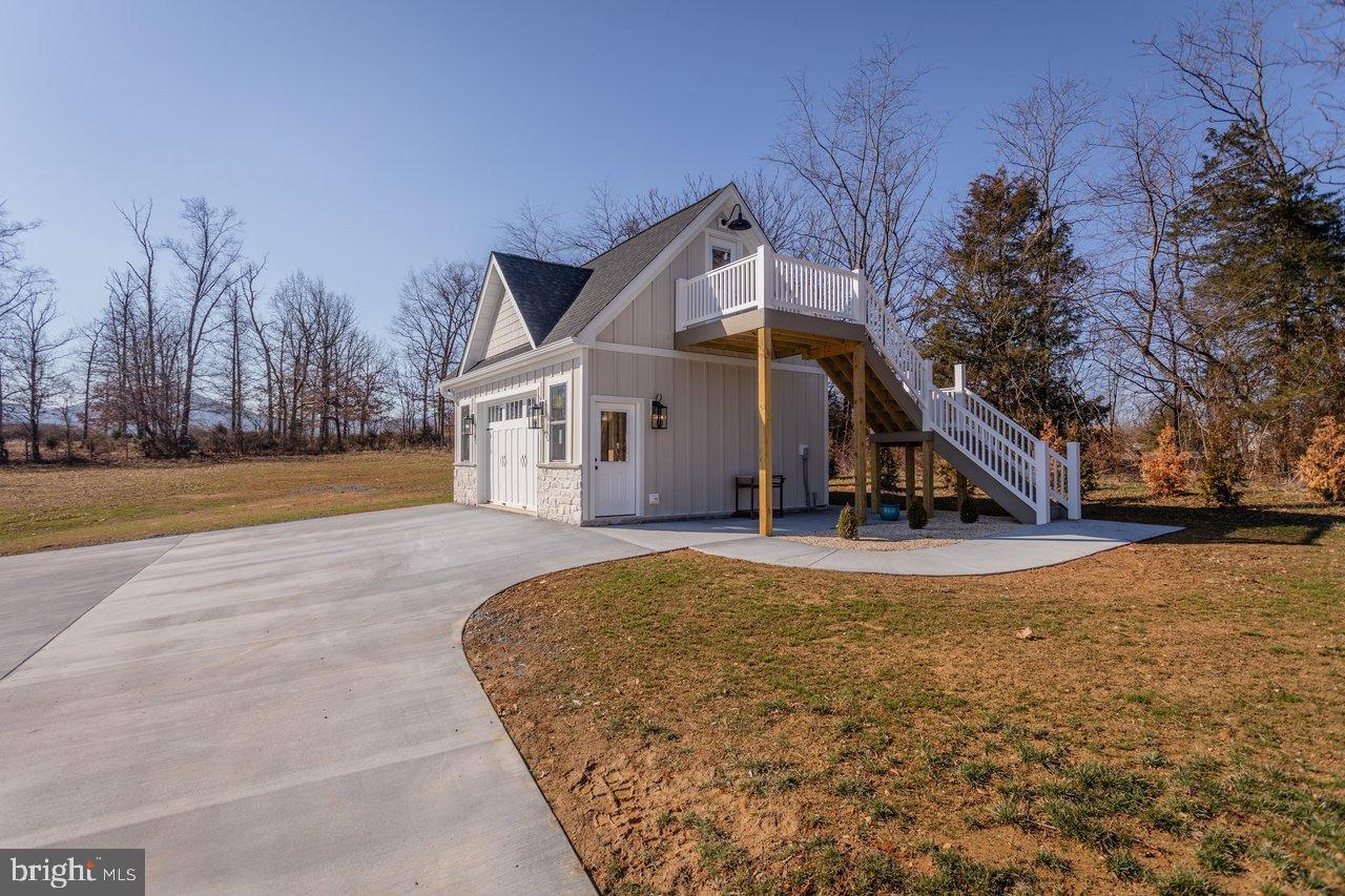 NEAR STANLEY - Residential