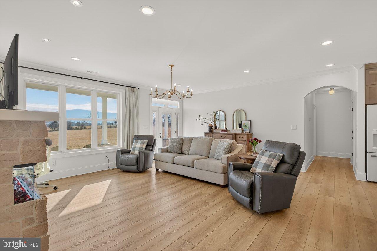 NEAR STANLEY - Residential