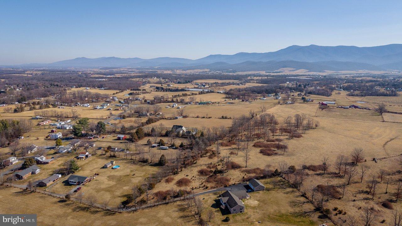 NEAR STANLEY - Residential
