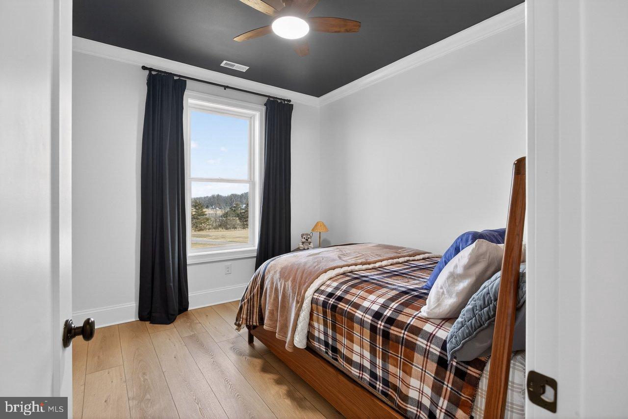NEAR STANLEY - Residential