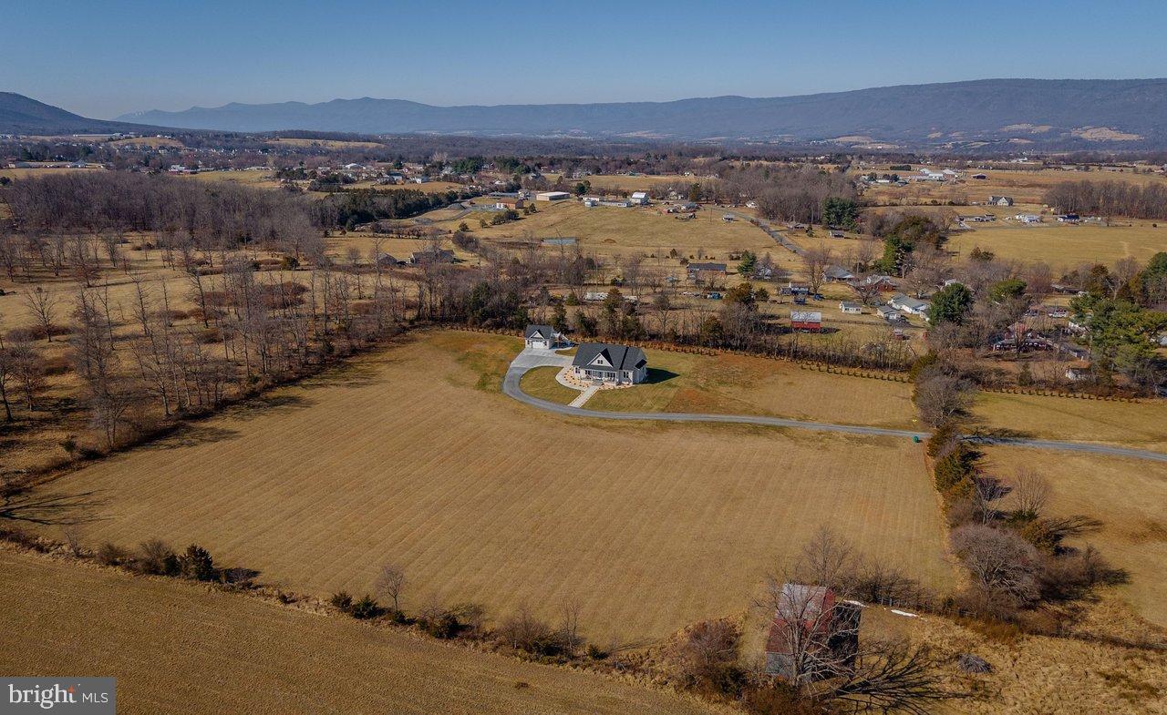 NEAR STANLEY - Residential