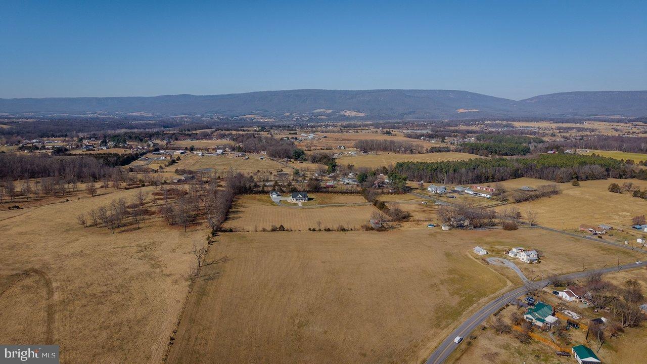 NEAR STANLEY - Residential