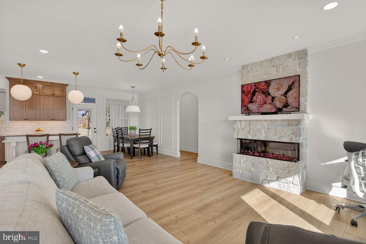 NEAR STANLEY - Residential