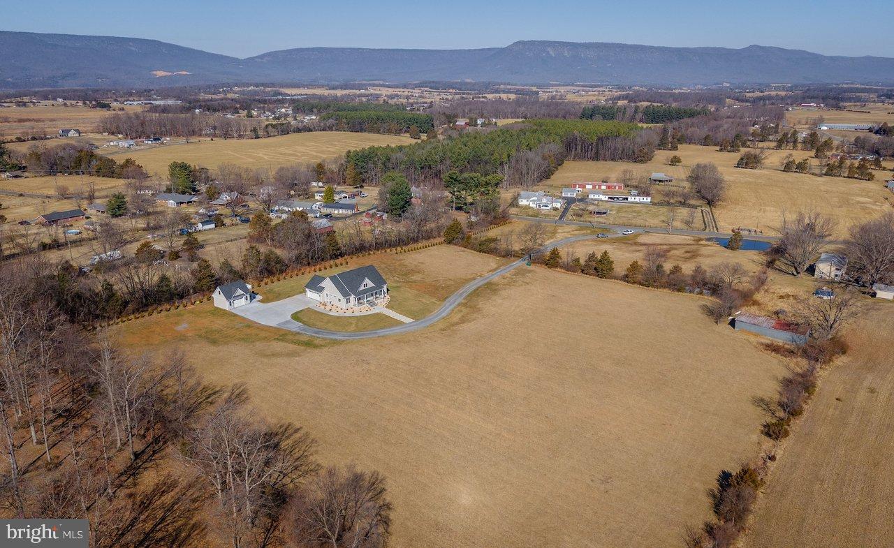 NEAR STANLEY - Residential