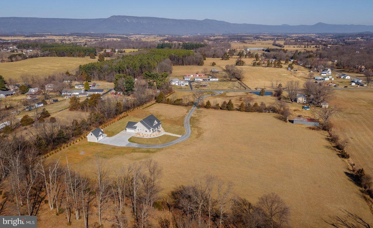 NEAR STANLEY - Residential