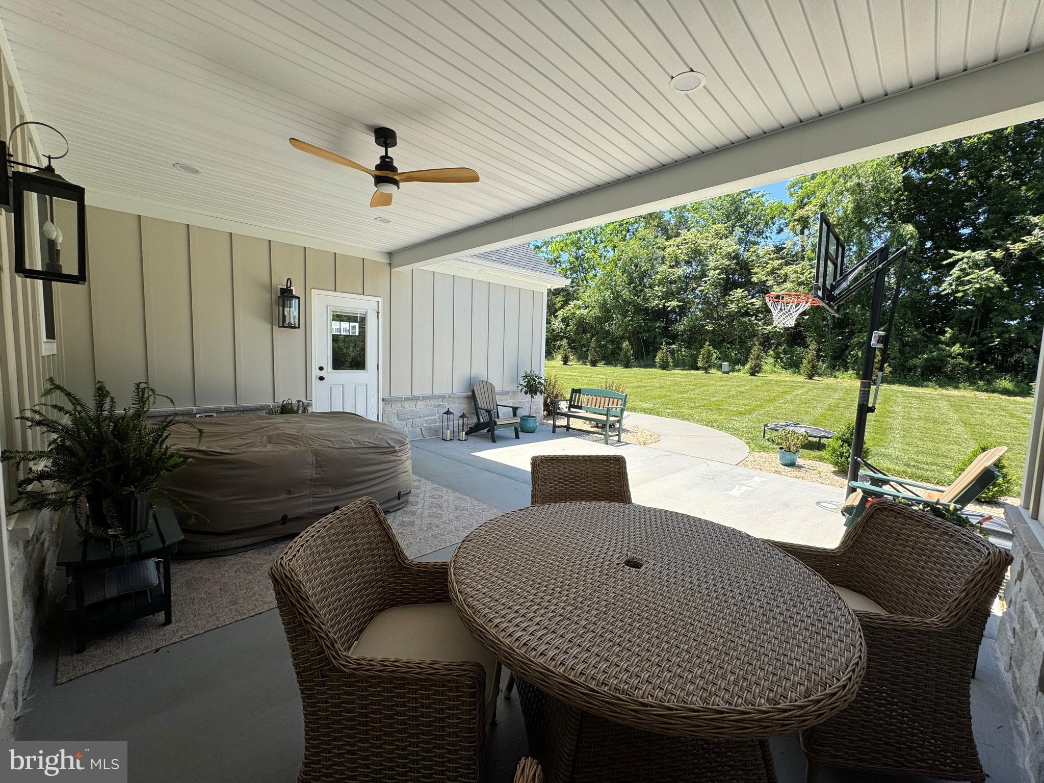 NEAR STANLEY - Residential