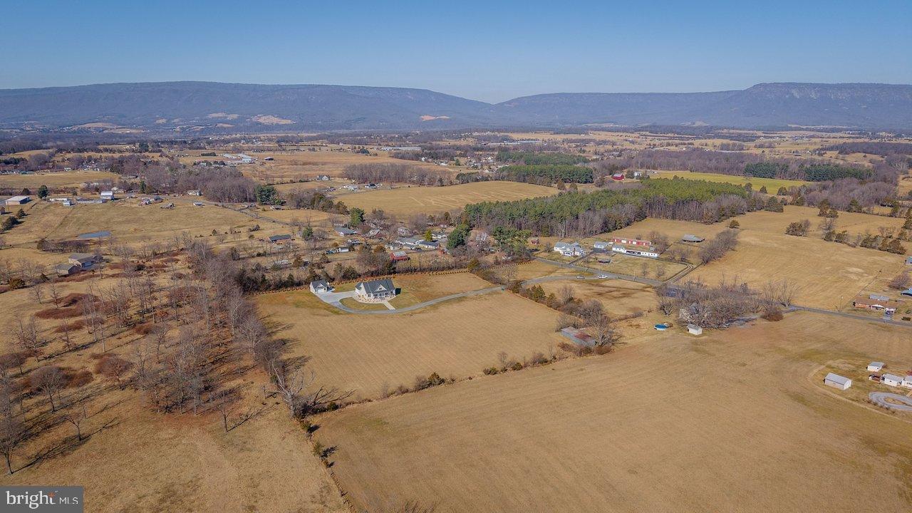 NEAR STANLEY - Residential