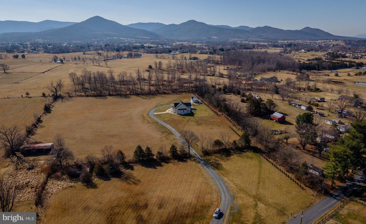 NEAR STANLEY - Residential