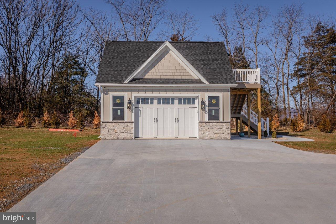 NEAR STANLEY - Residential