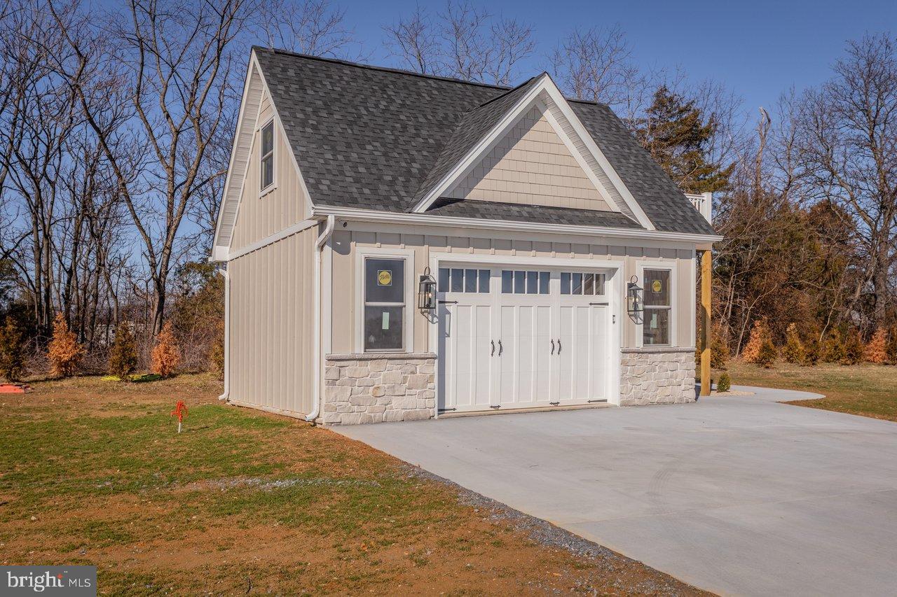 NEAR STANLEY - Residential