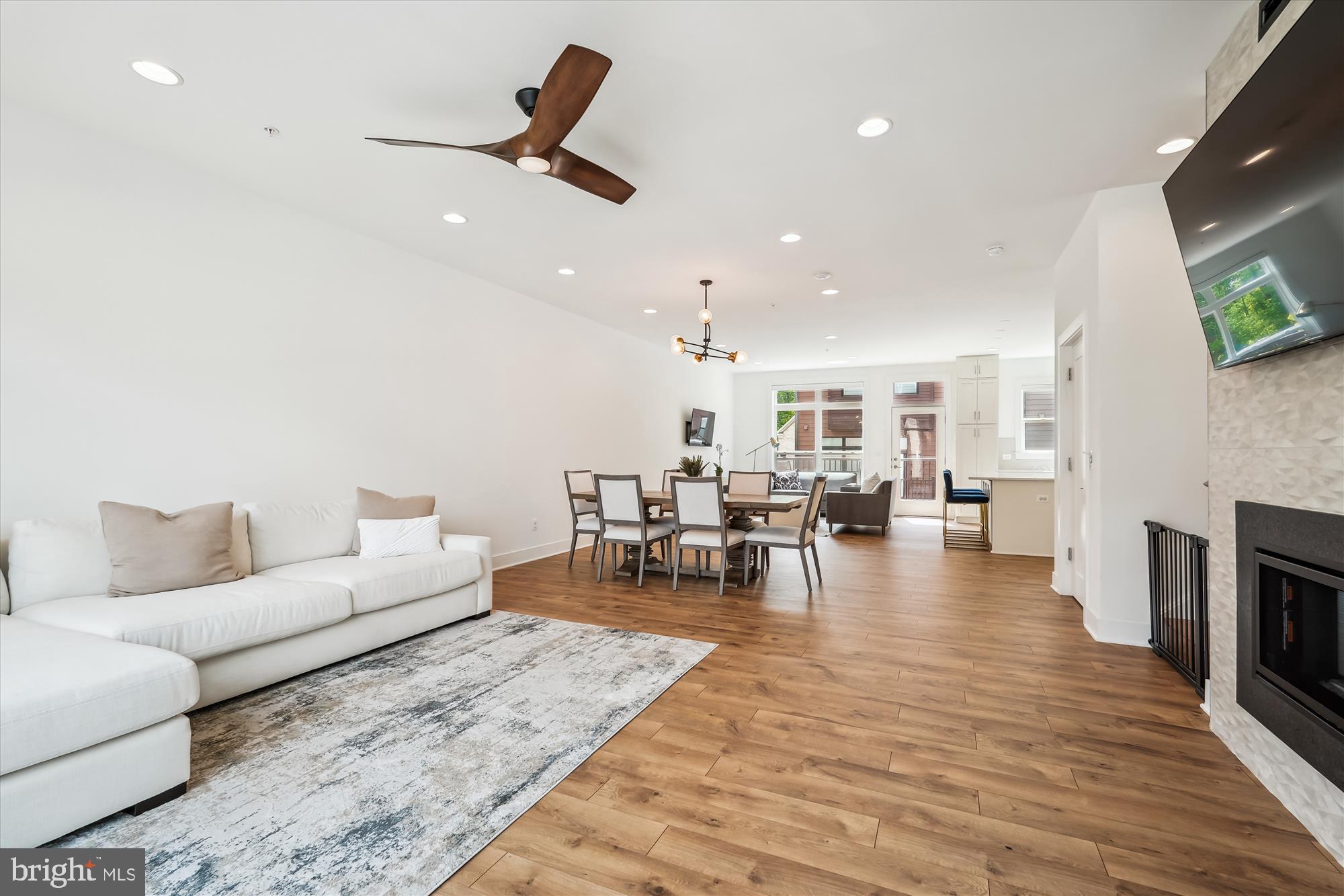 TOWER OAKS - Residential