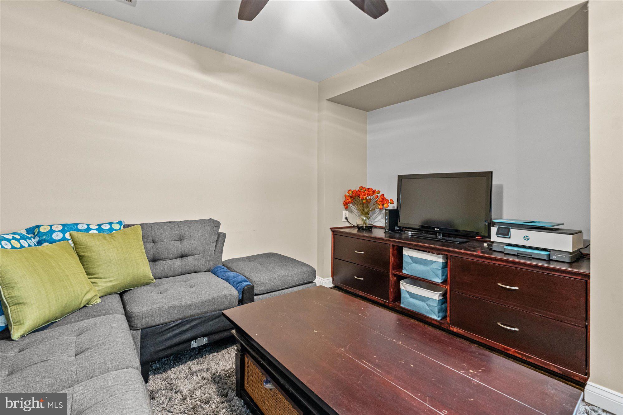 CAMERON STATION - Residential