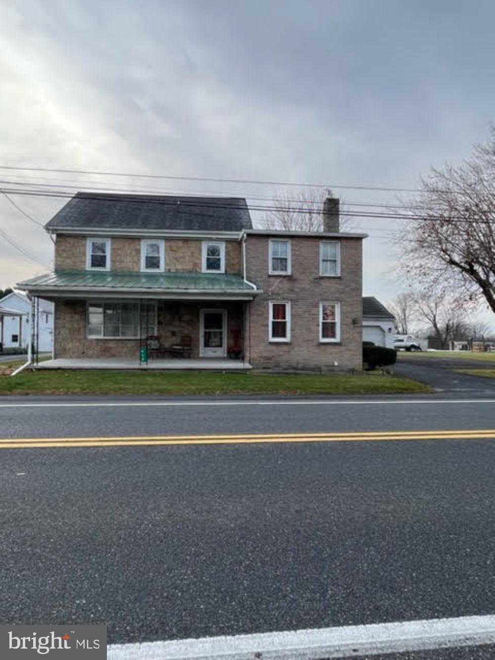 Available February 1, 2024. Welcome to this lovely single family home in Warwick School District. Enjoy the over 2,250 square feet of living space and 1 car garage, plus additional off street parking. Space is certainly not lacking in this Lititz rental. All appliances are included: washer, dryer, oven, refrigerator and microwave. There is a nice patio and rear yard. The home has three bedrooms and one and a half baths. There is a dining room, living room, utility/mud room. Tenant pays electric and propane. Property is well and septic. Owner pays regular, non bulky, trash, pest control and to have the septic pumped regularly. One air conditioning unit will stay at the property. All persons 18 years of age and older must have 600+ credit score, no co-signers. Household income must be 3x the monthly rent or higher. Dogs allowed on a case-by-case basis.  No cats.  Extra monthly fee and non-refundable pet security deposit required.  
*This home is on well and septic, therefore, no more than 4/5 persons may live in the property.