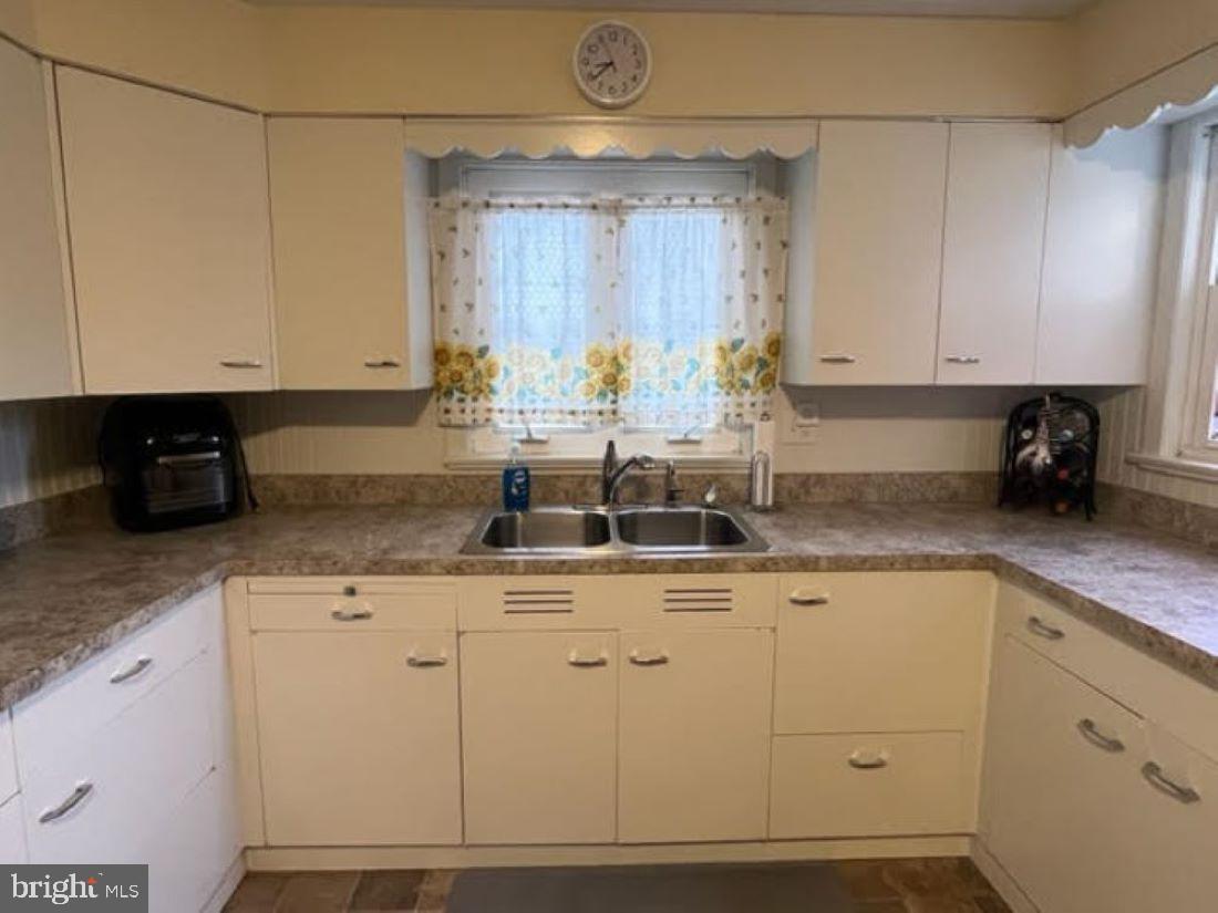ELIZABETH TWP - Residential Lease