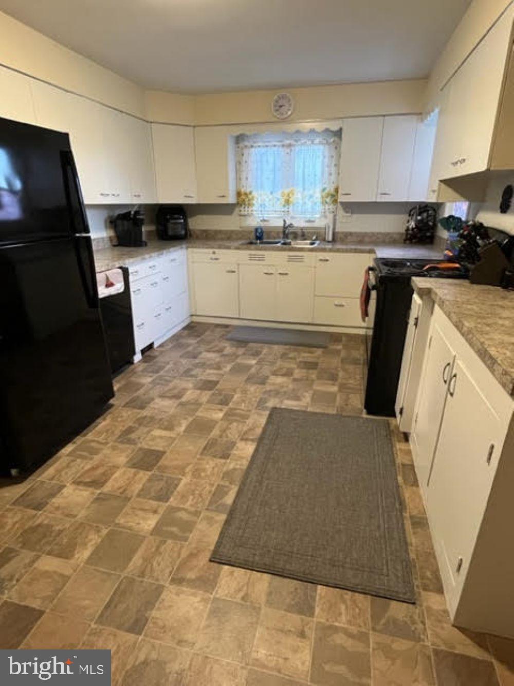 ELIZABETH TWP - Residential Lease