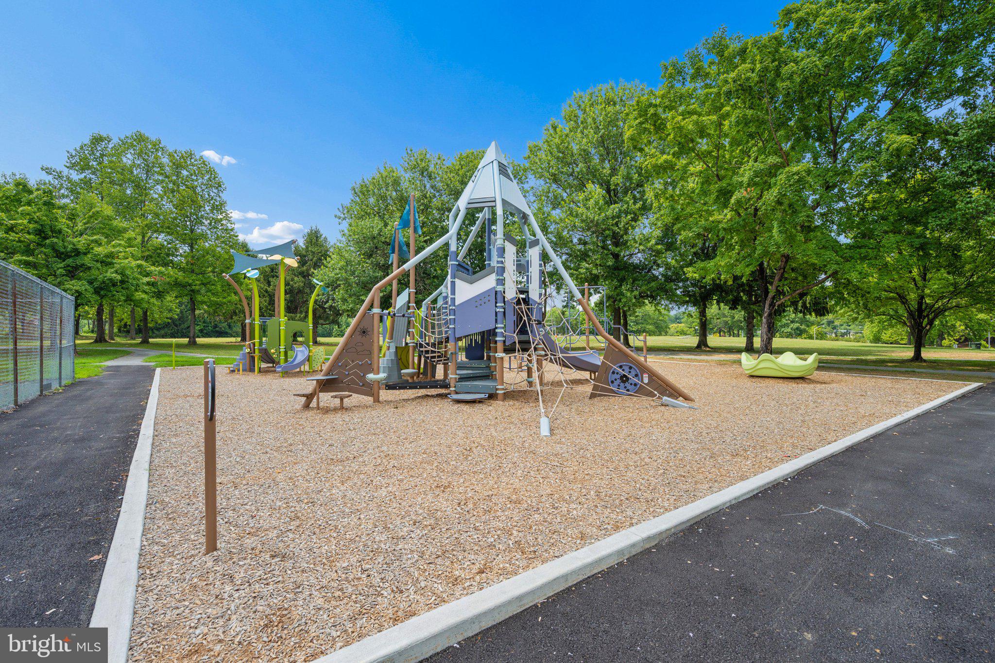 VISTAS AT LAKE ARBOR - Residential