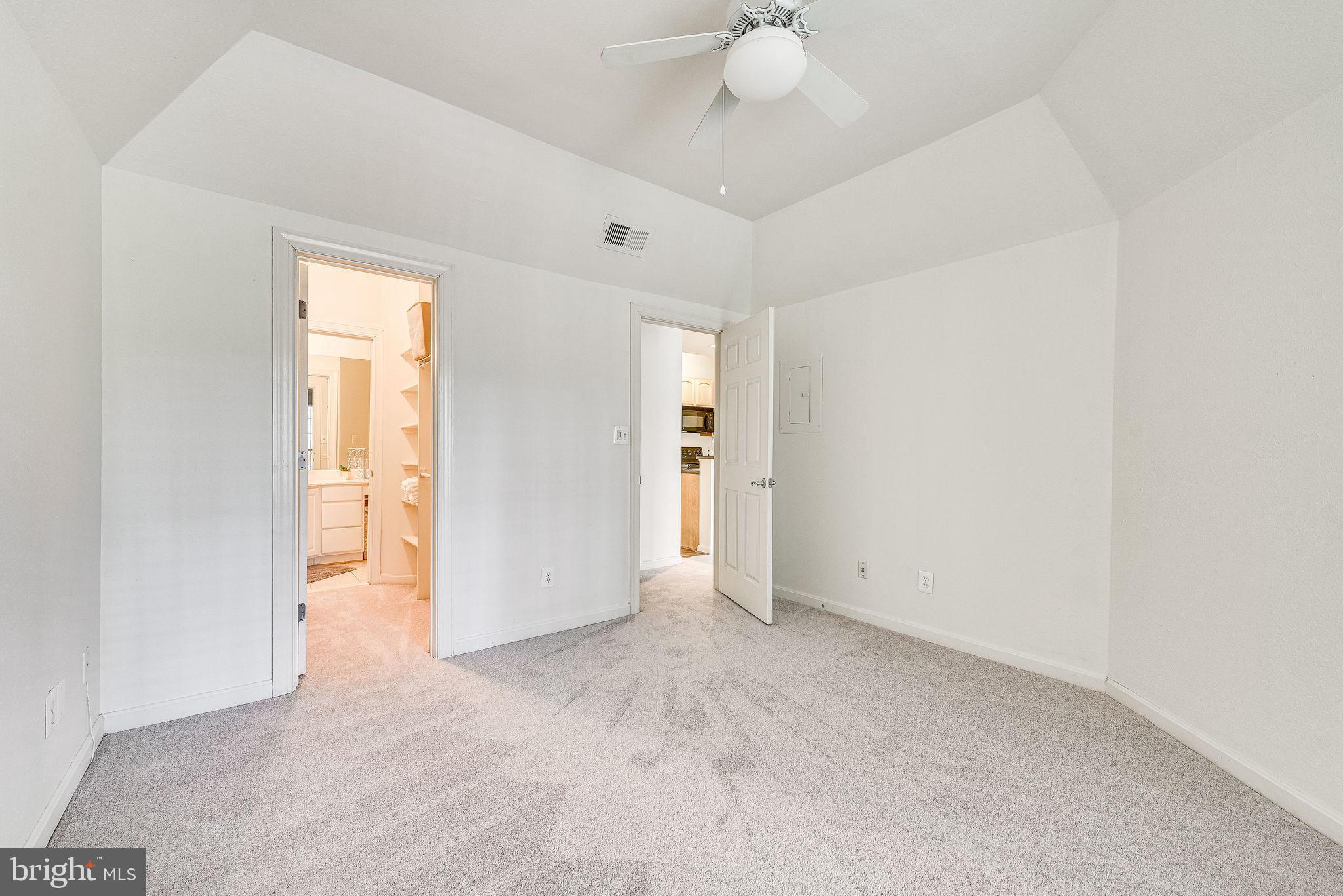 PENDERBROOK SQUARE CONDOMINIUMS - Residential Lease