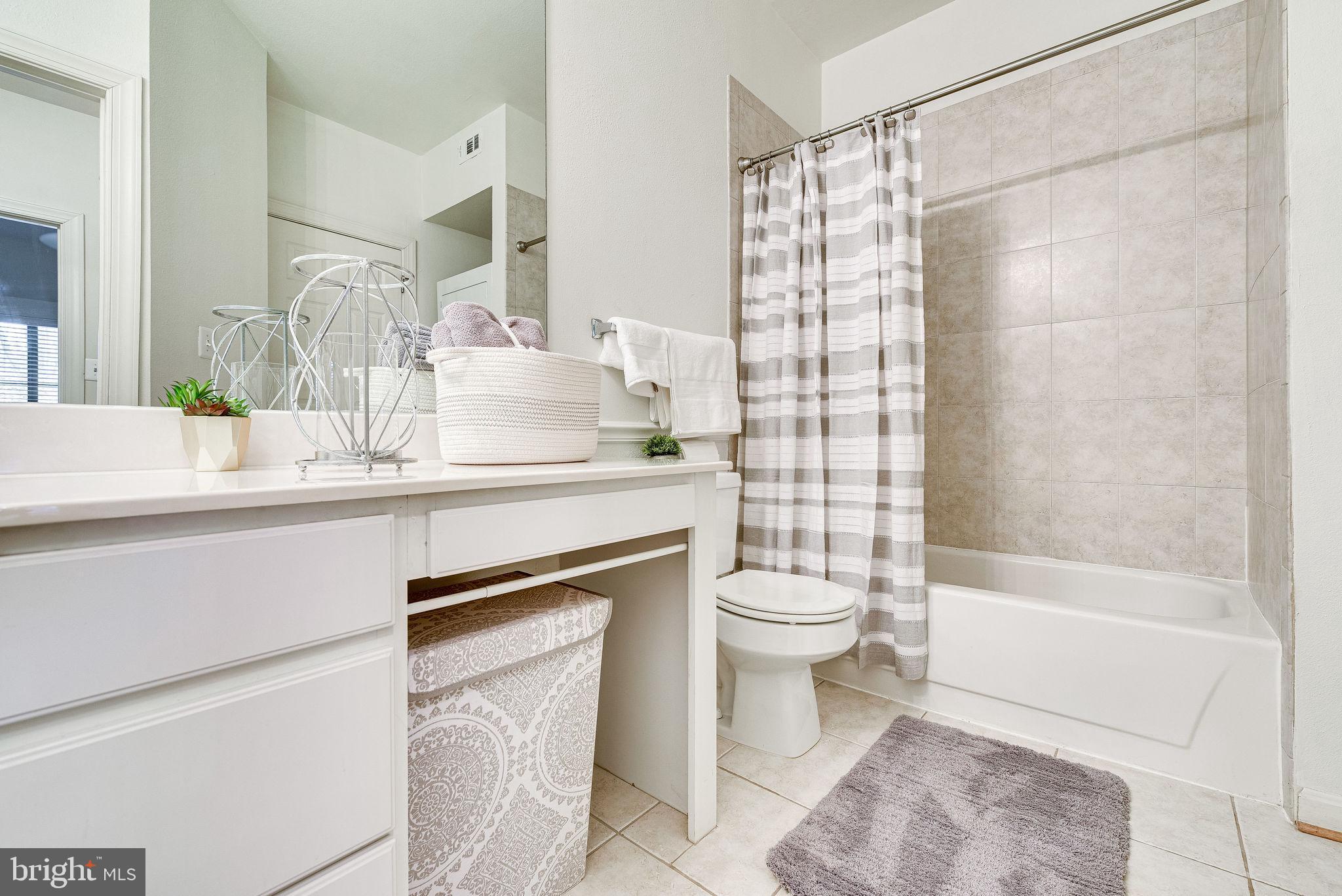 PENDERBROOK SQUARE CONDOMINIUMS - Residential Lease