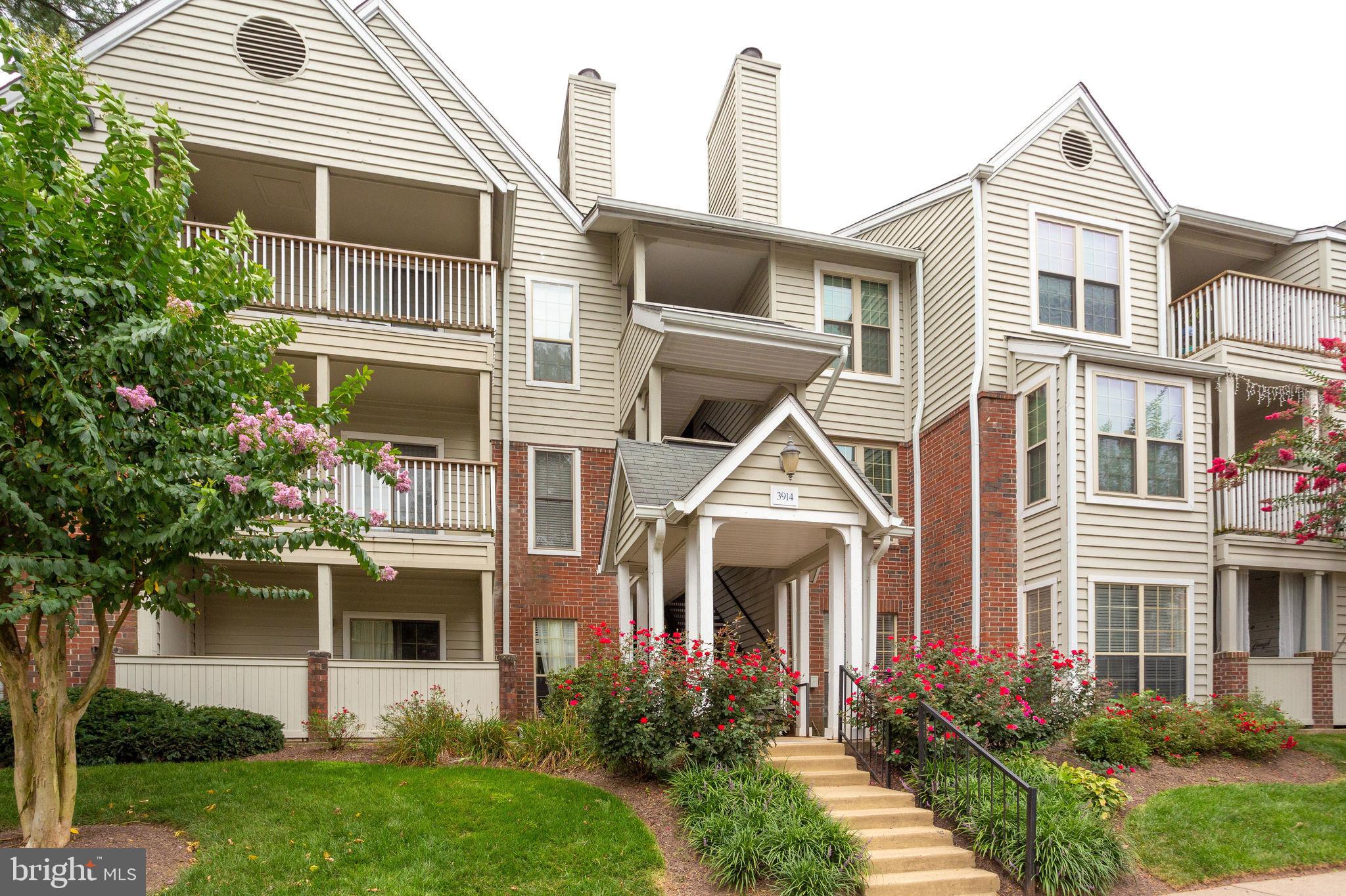 PENDERBROOK SQUARE CONDOMINIUMS - Residential Lease