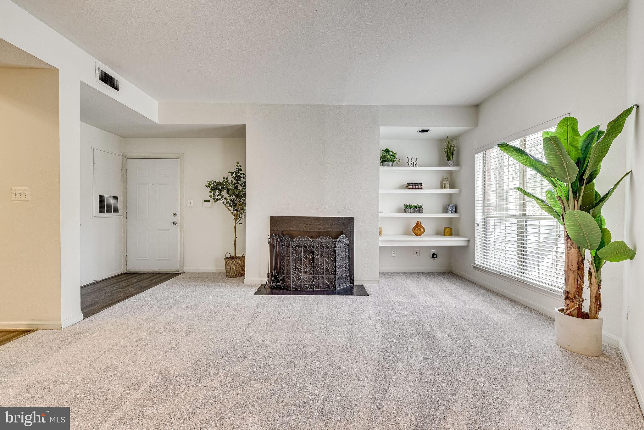 PENDERBROOK SQUARE CONDOMINIUMS - Residential Lease
