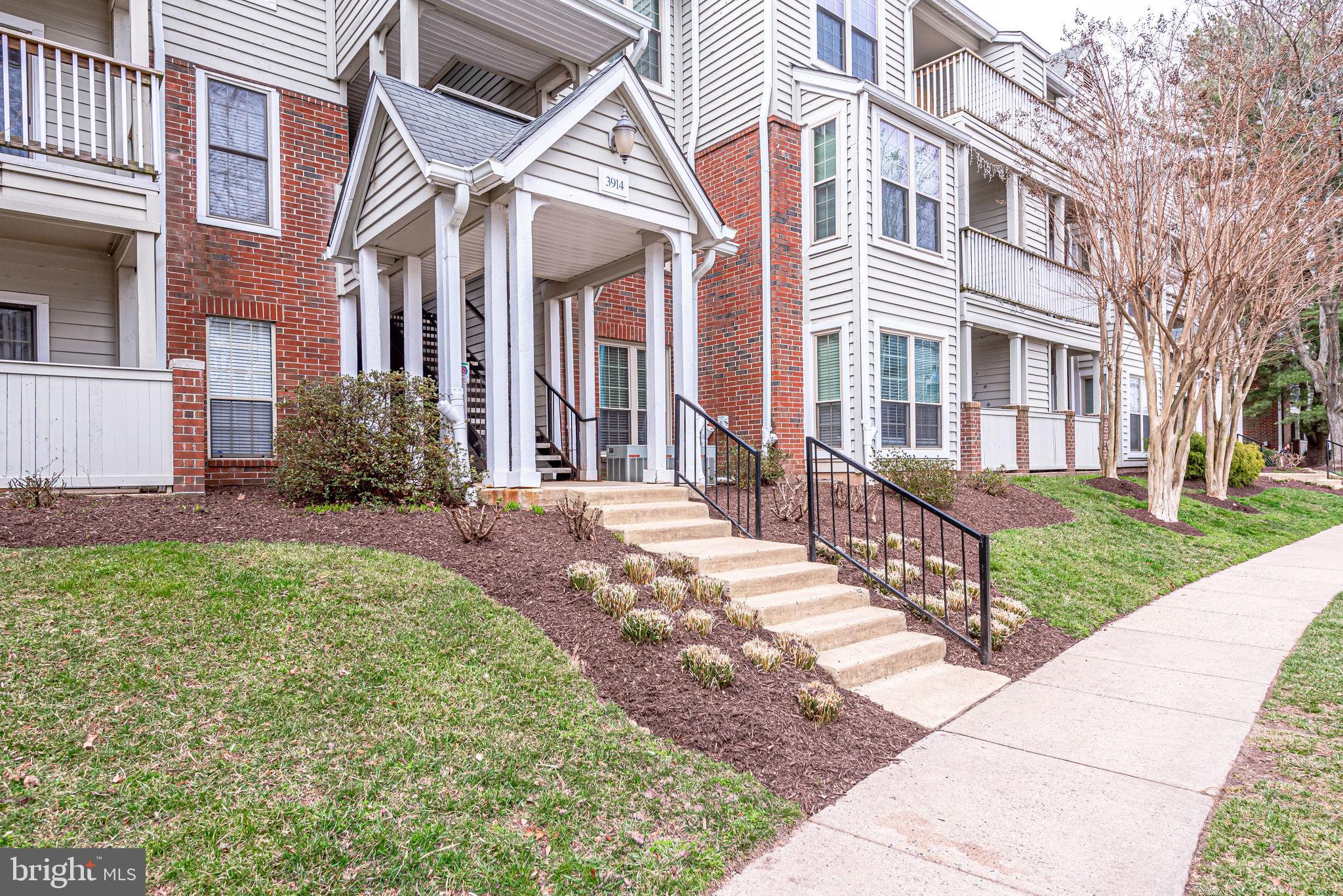 PENDERBROOK SQUARE CONDOMINIUMS - Residential Lease