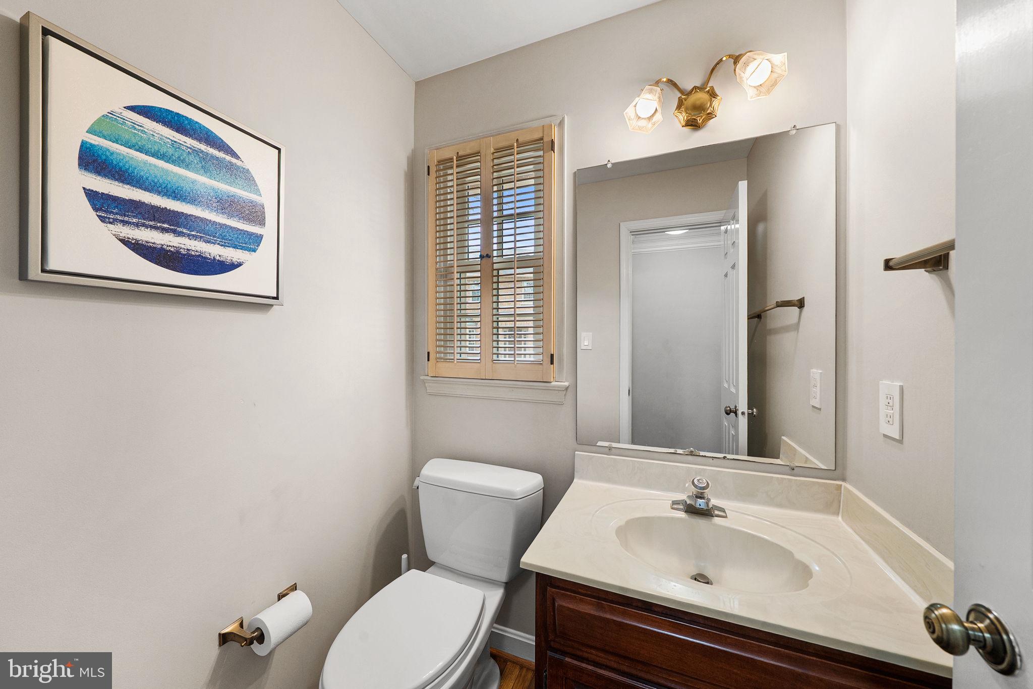 MC LEAN COURT - Residential