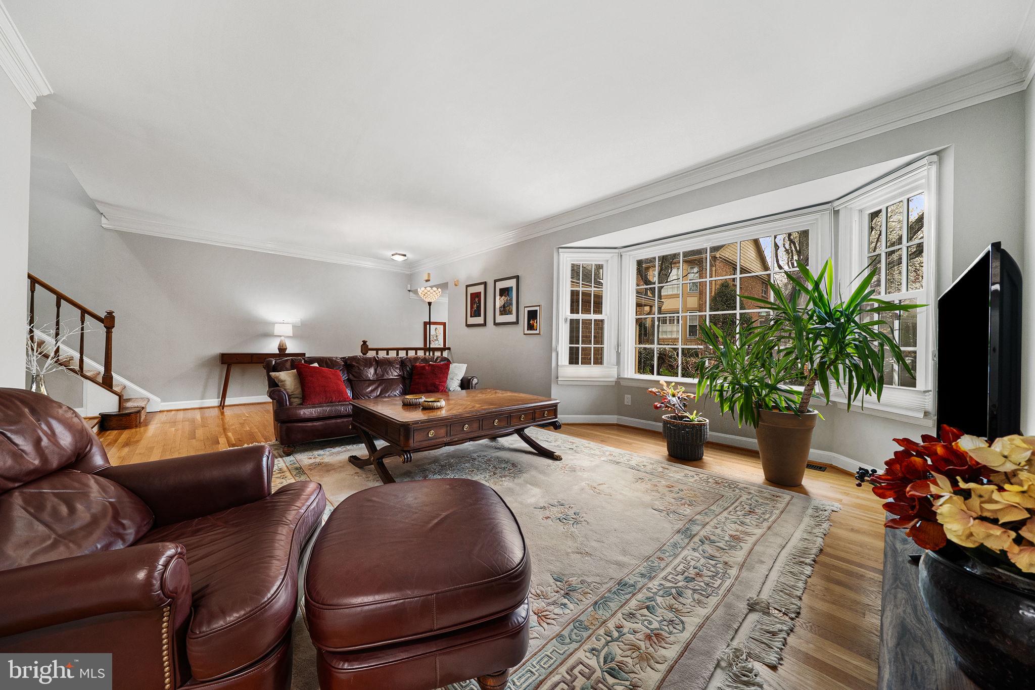 MC LEAN COURT - Residential