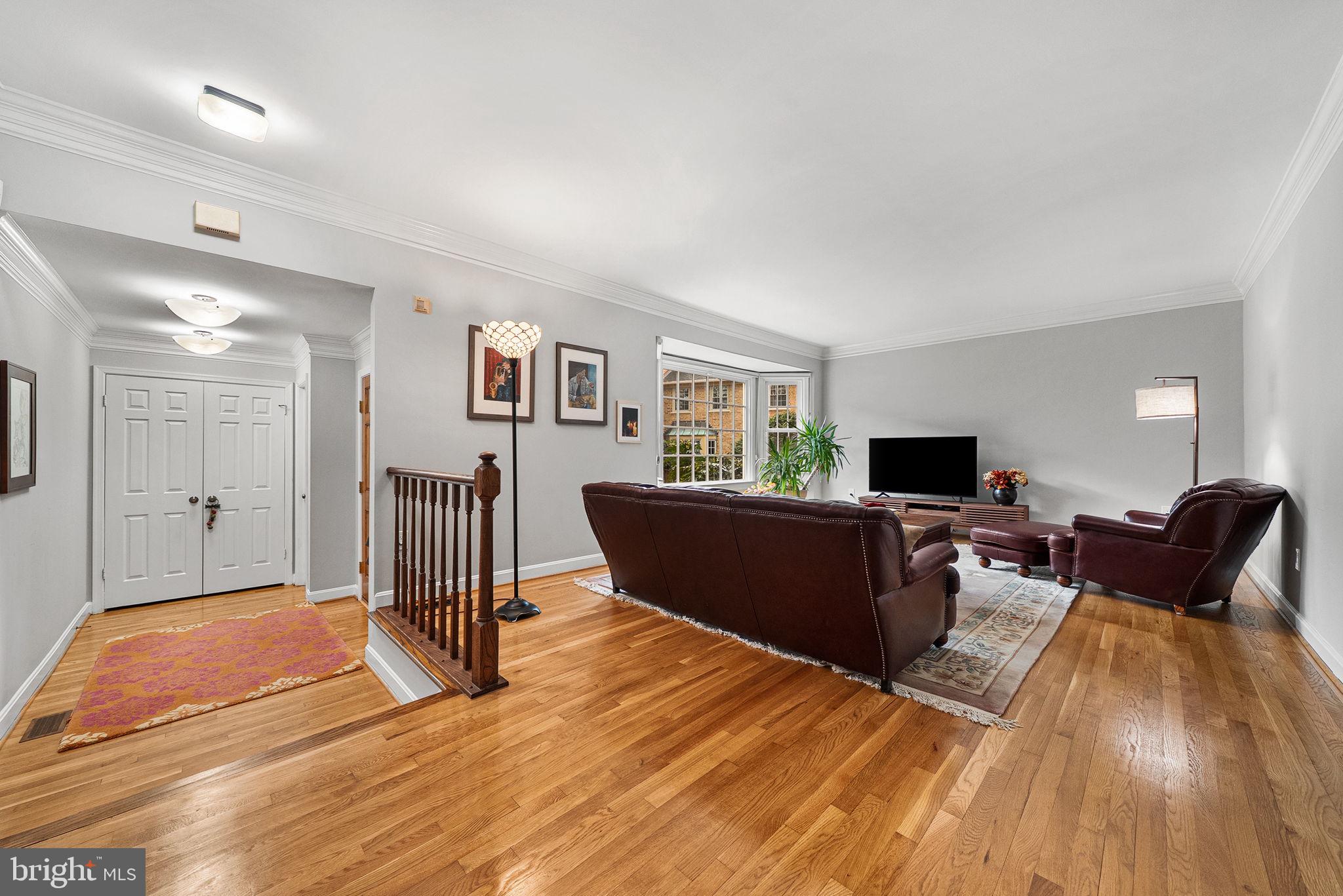 MC LEAN COURT - Residential