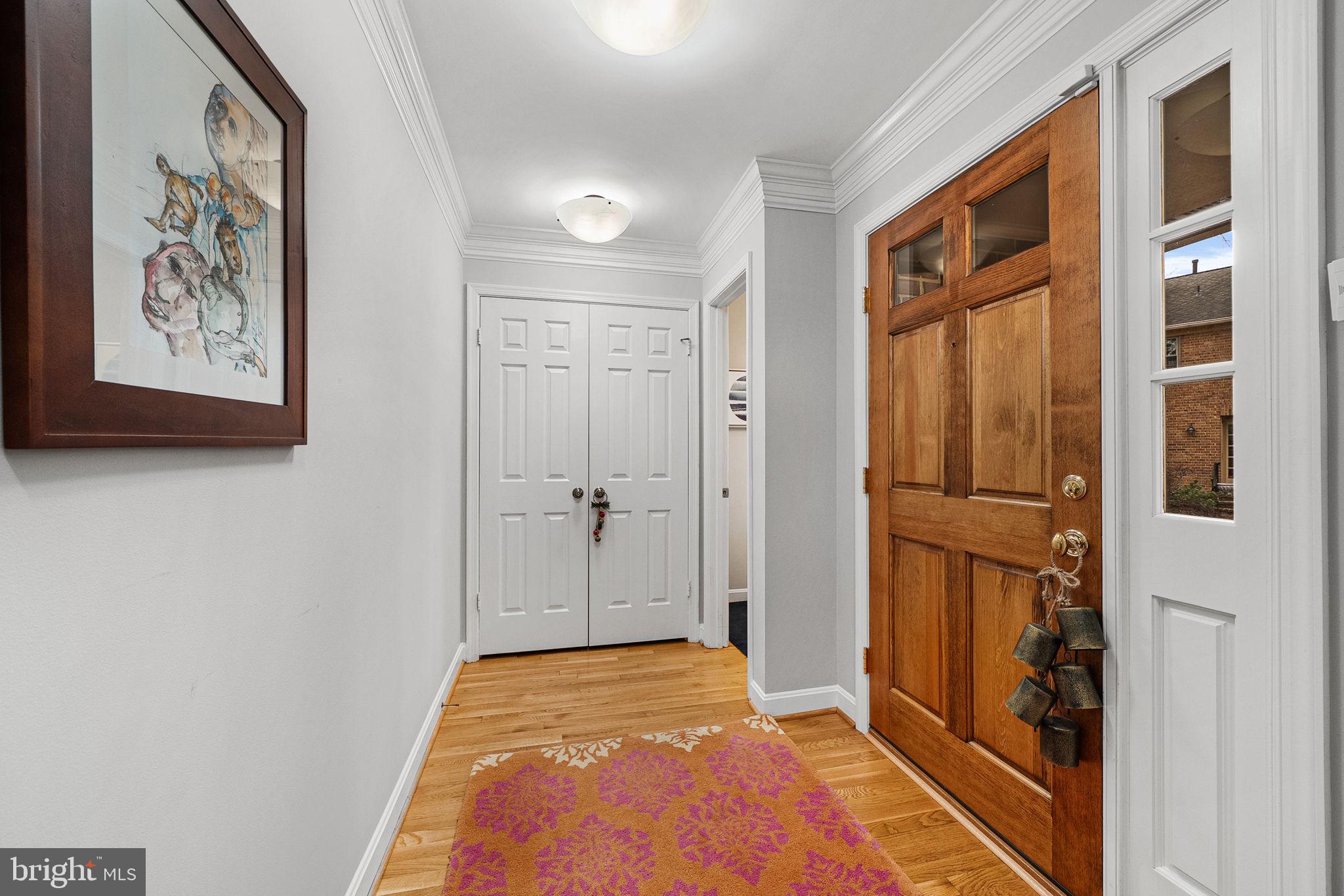 MC LEAN COURT - Residential