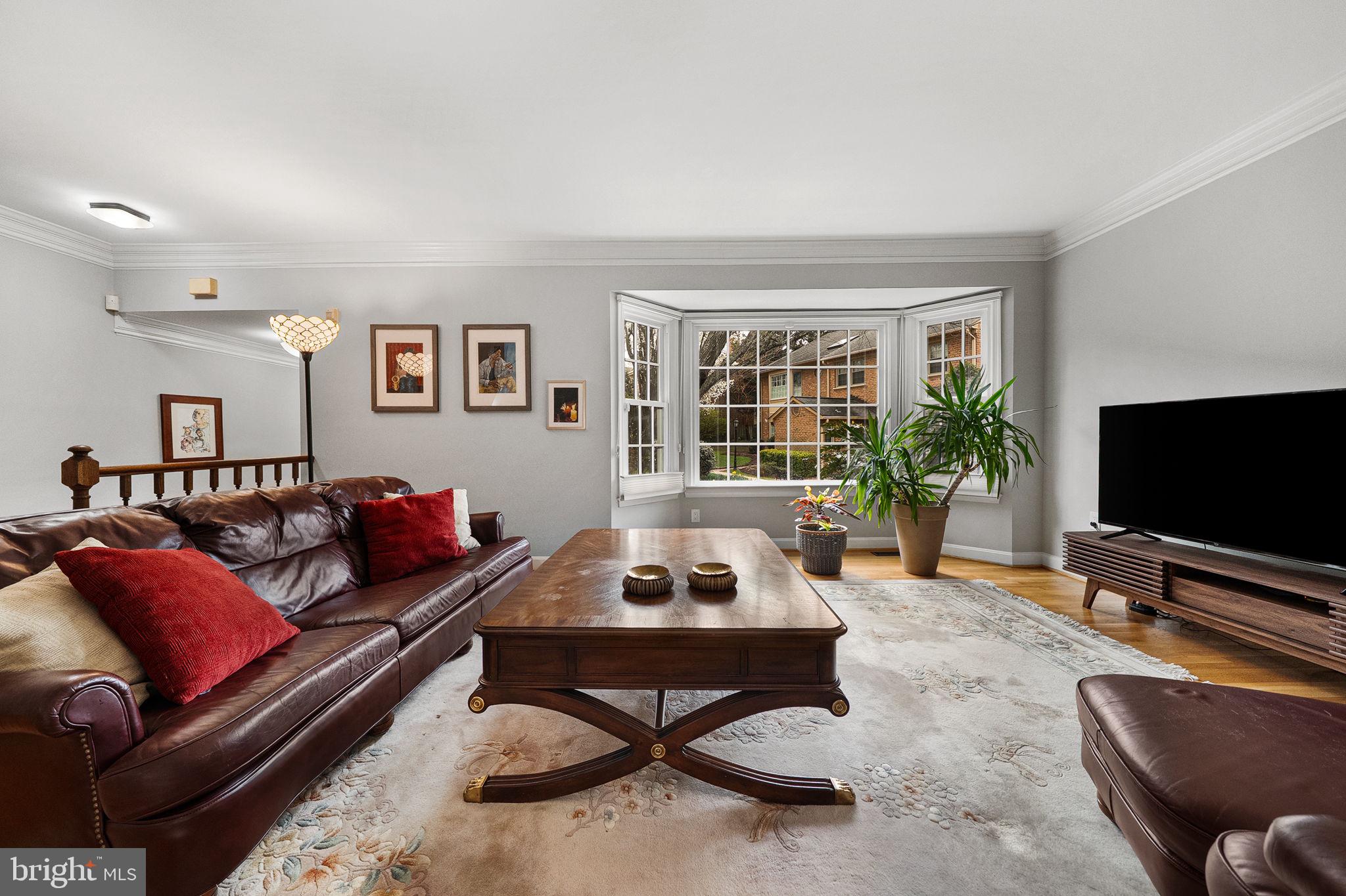 MC LEAN COURT - Residential