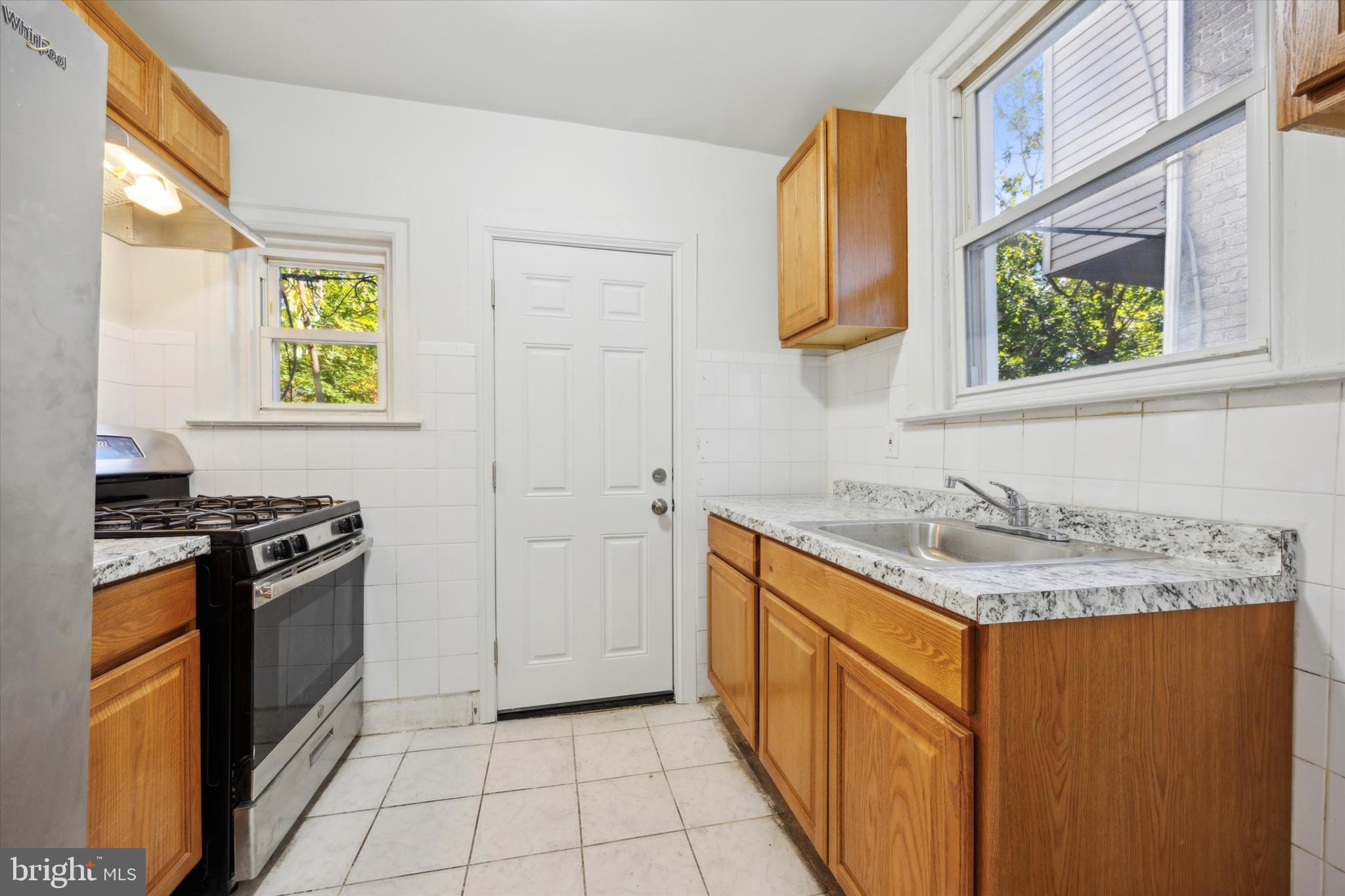 ELMWOOD PARK - Residential Lease