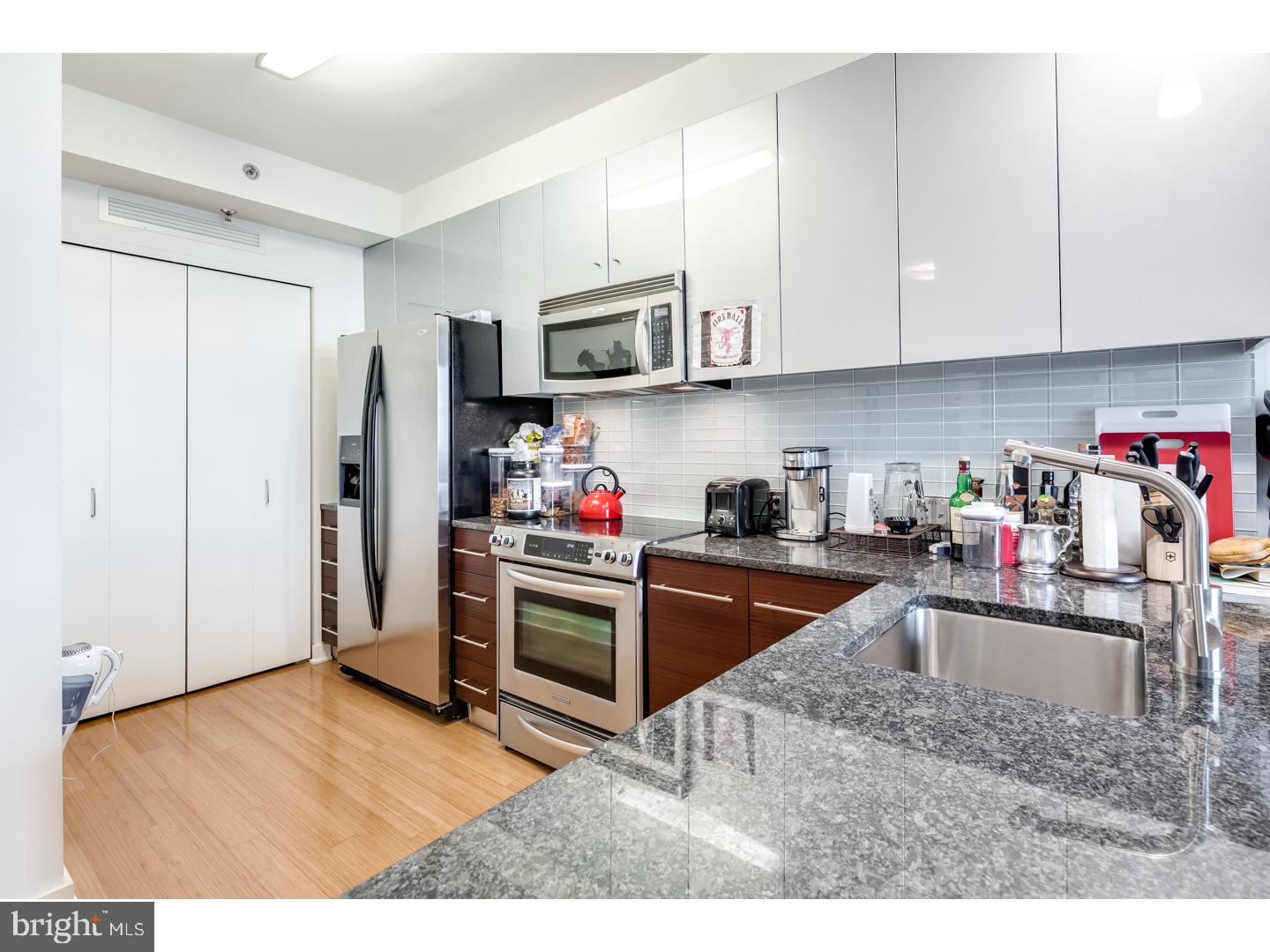 A spacious and luxurious condominium with amazing Northern City views including the landmarks like the Art Museum, Schuylkill River, and the Franklin Institute. This 1-bedroom, 1-bath residence features modern and luxurious finishes including granite countertops, wood floors, stainless steel appliances, 9-foot ceilings with floor to ceiling windows. The private balcony offers extended views of the city. The price includes a reserved parking space in the attached covered garage, and a storage locker. The building features a 24HR Concierge, fitness center, a heated 60FT lap pool, renovated sundeck/community room and much, much more! The building is situated conveniently next door to Trader Joes and Wine & Spirits - and is just walking distance from Philadelphia's top-rated restaurants. Spend the day shopping in Rittenhouse, or enjoying the sights at Boathouse Row, you can't beat the location and attractions located right near the Murano! Don't miss out on this unit