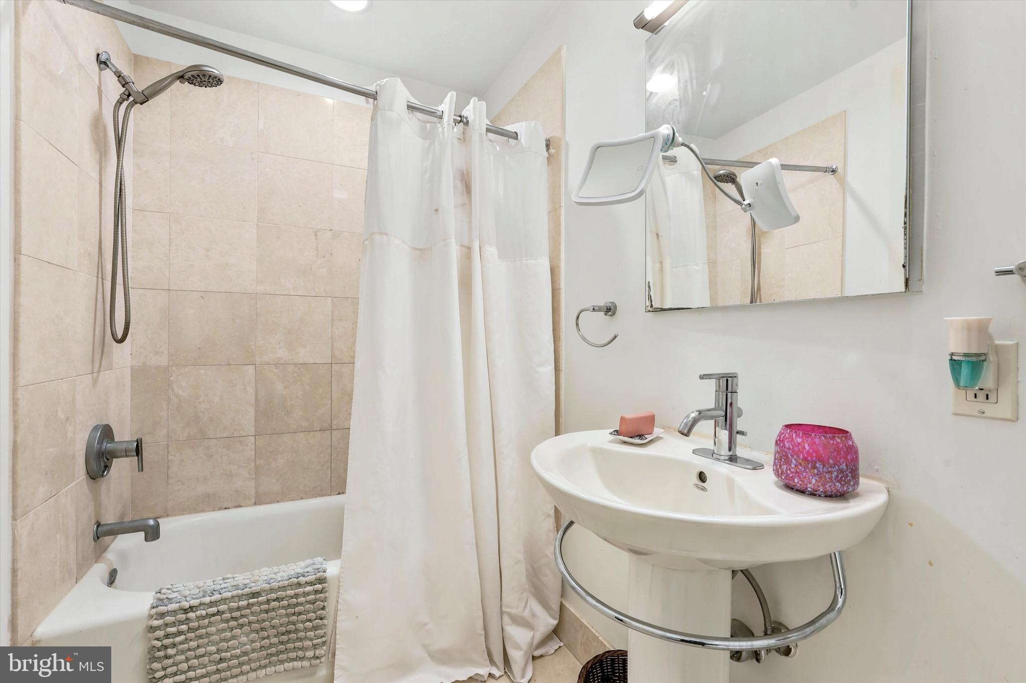 WASHINGTON SQ WEST - Residential