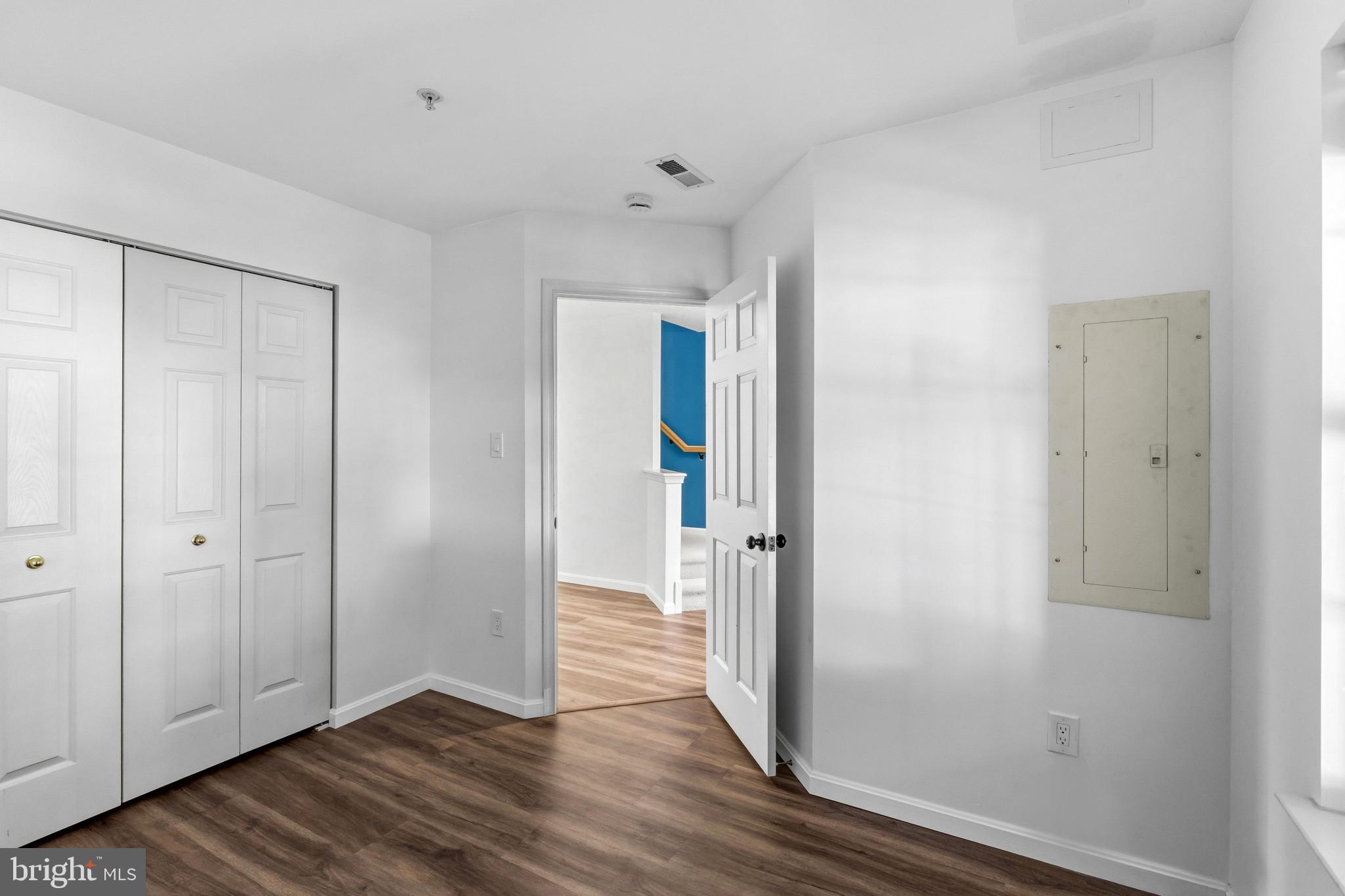 RIVER OAKS - Residential