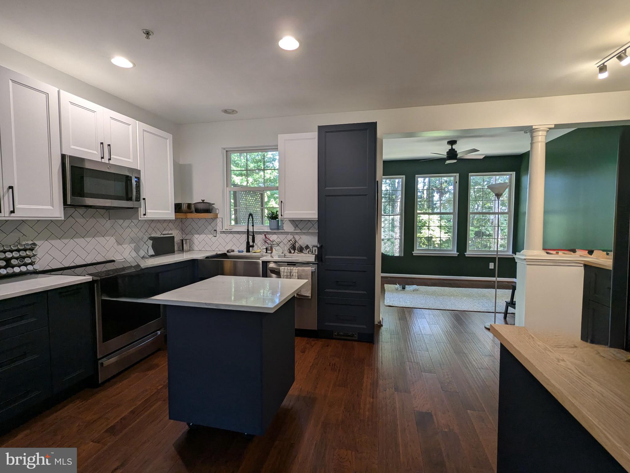 RIVER OAKS - Residential
