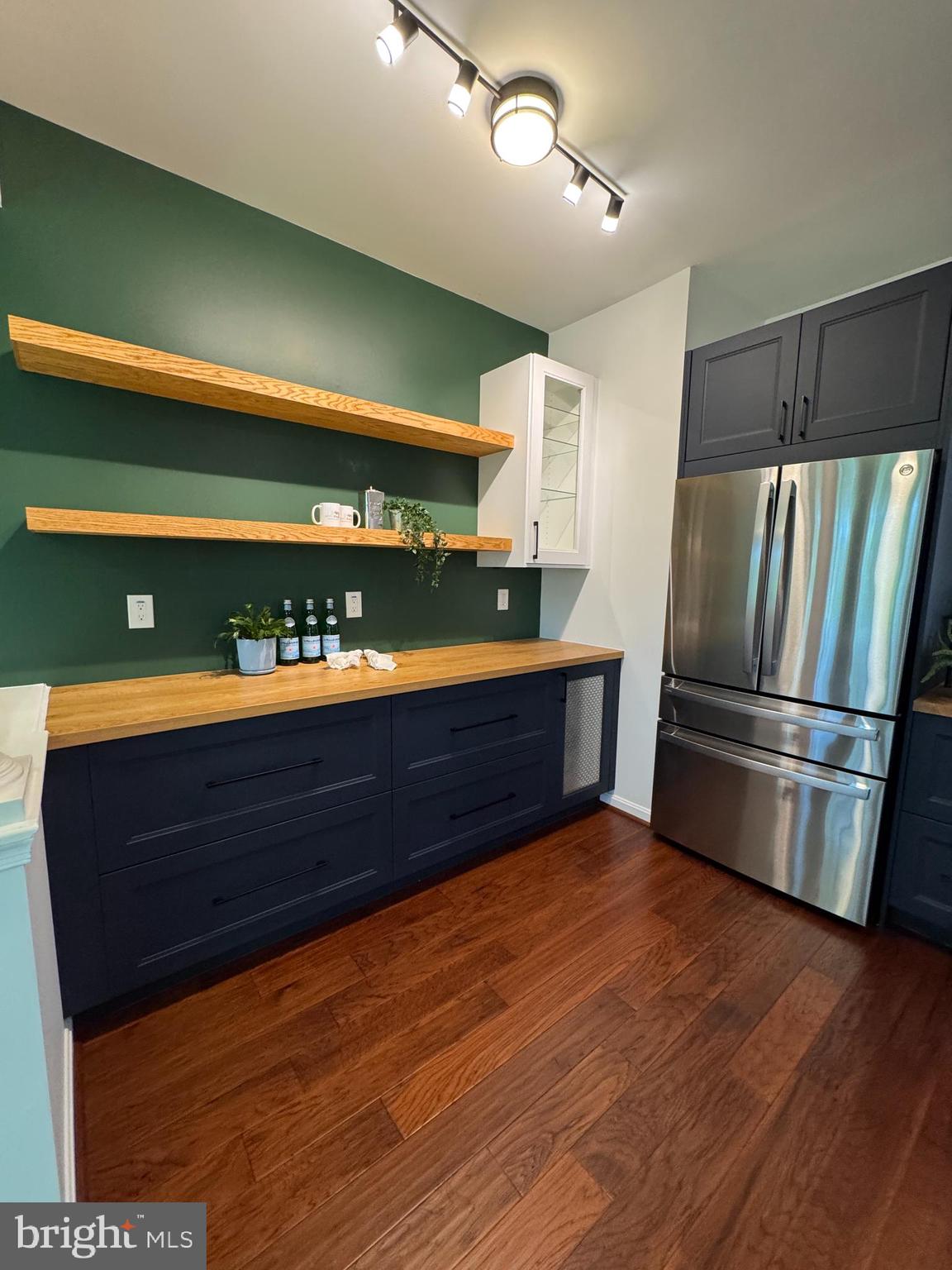 RIVER OAKS - Residential