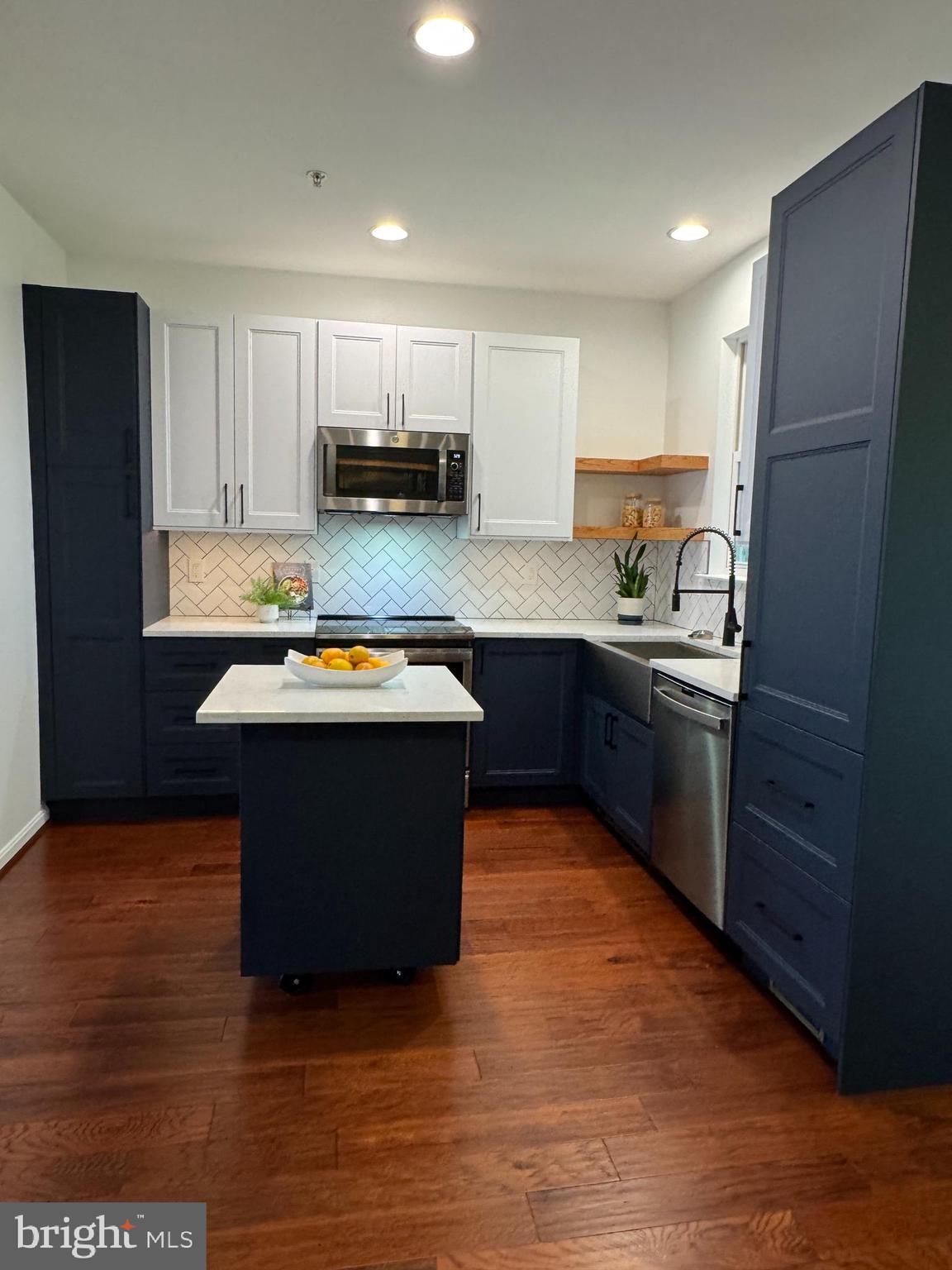 RIVER OAKS - Residential