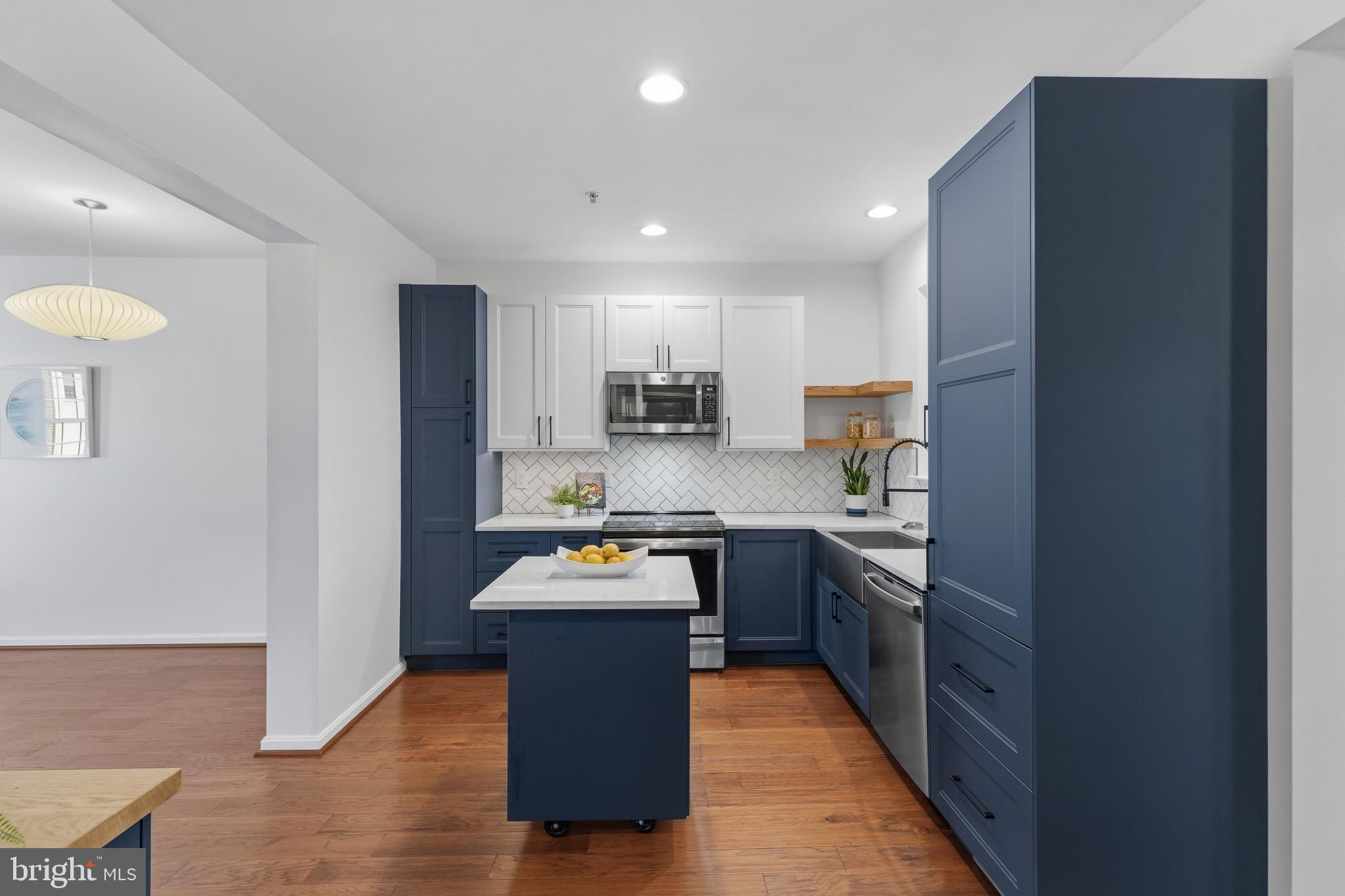 RIVER OAKS - Residential