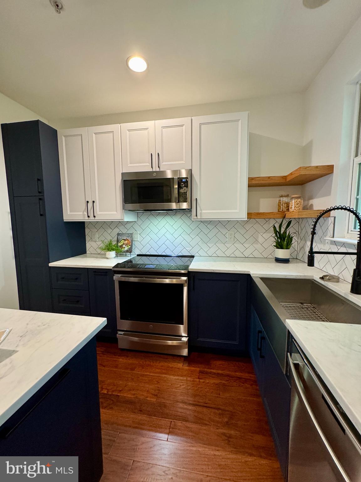 RIVER OAKS - Residential