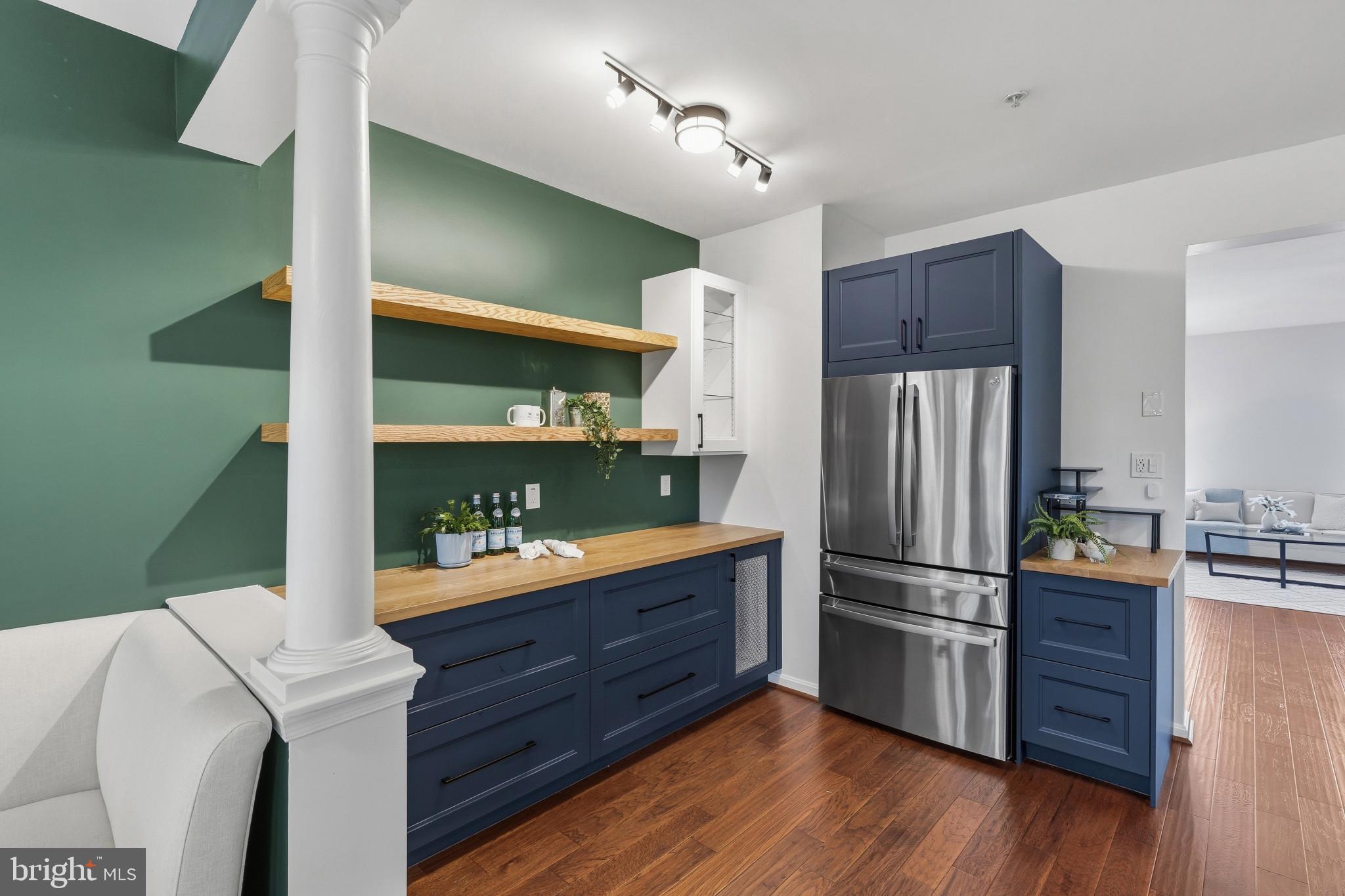 RIVER OAKS - Residential