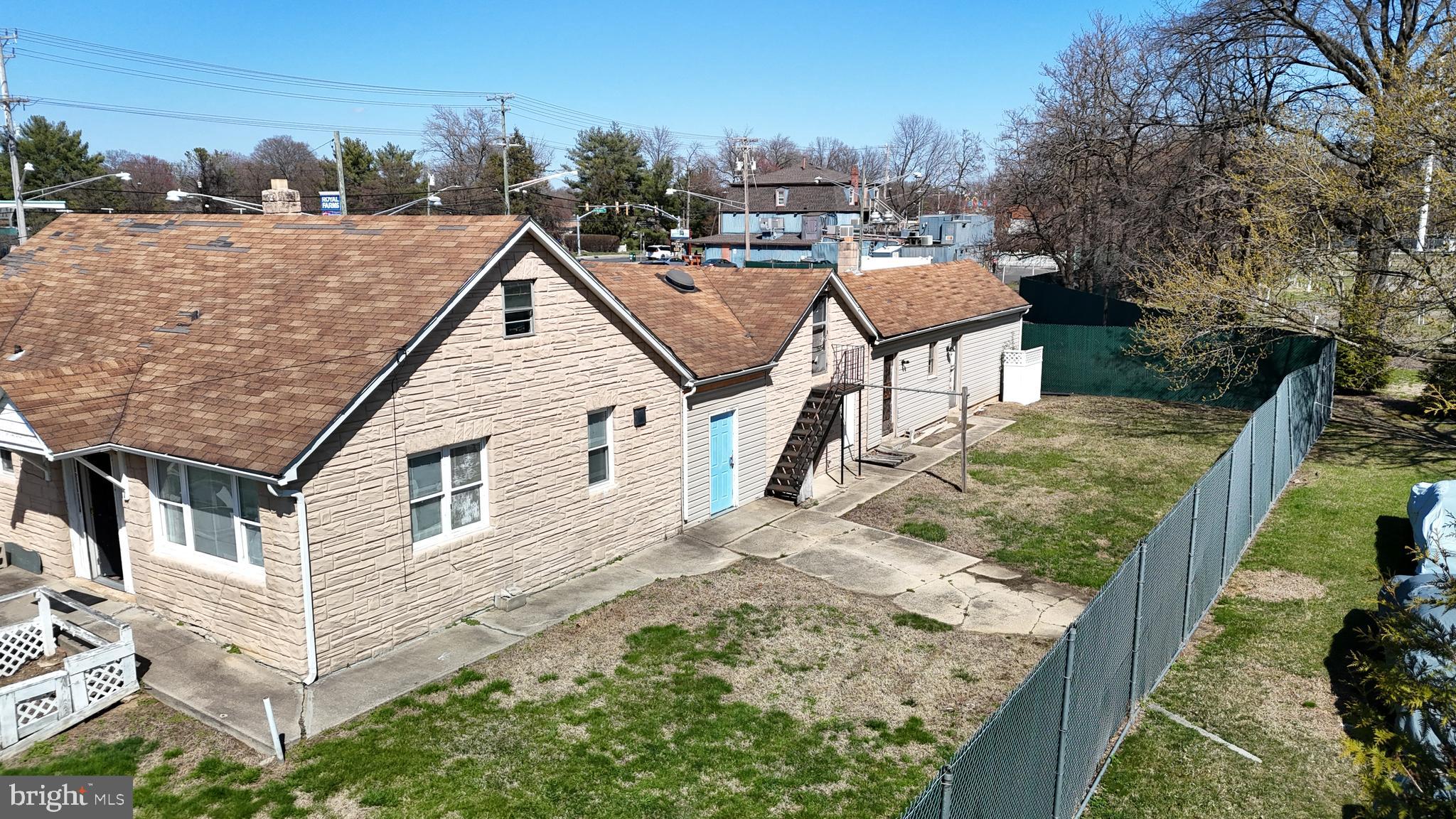 MIDDLE RIVER - Residential