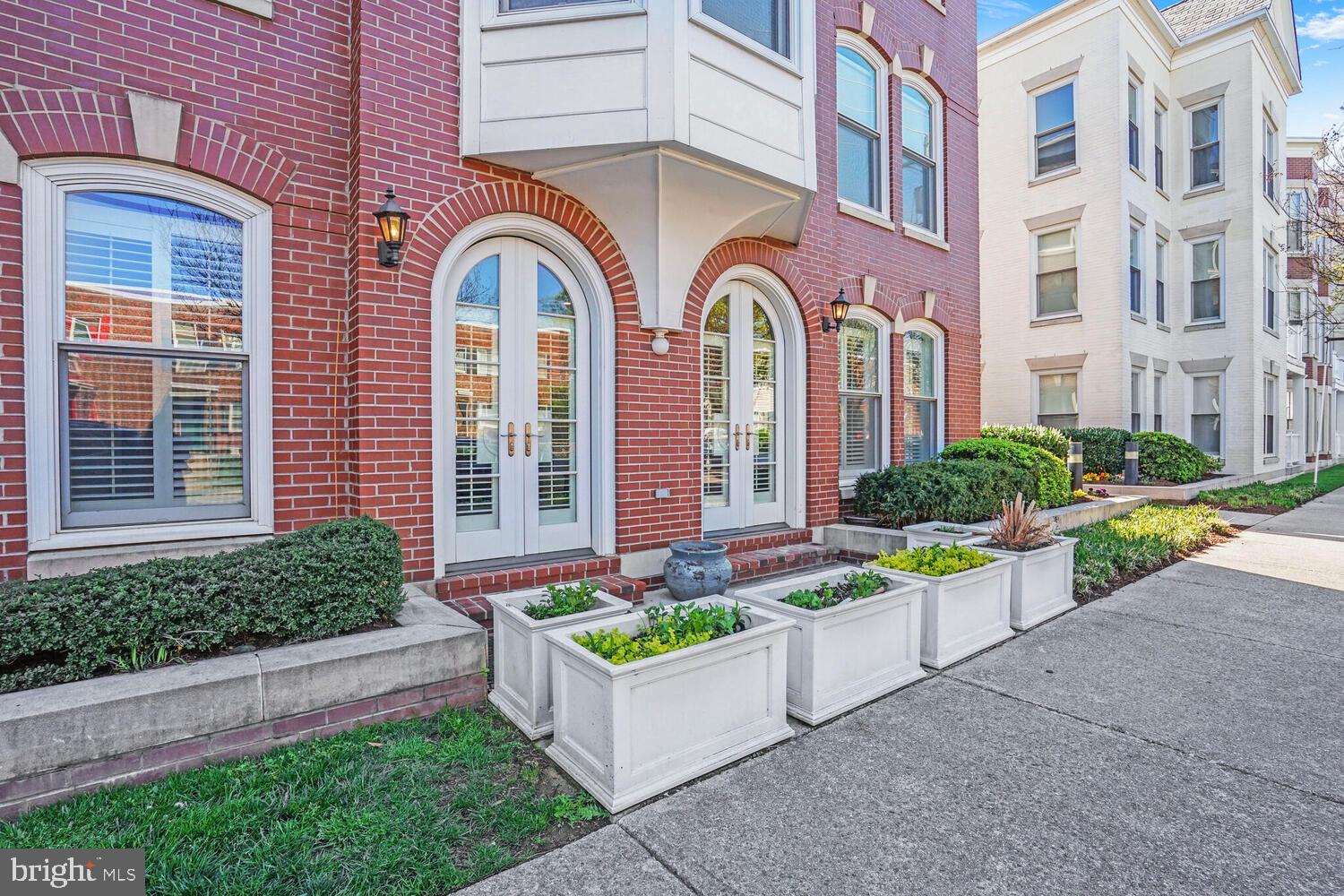 OLD TOWN ALEXANDRIA - Residential